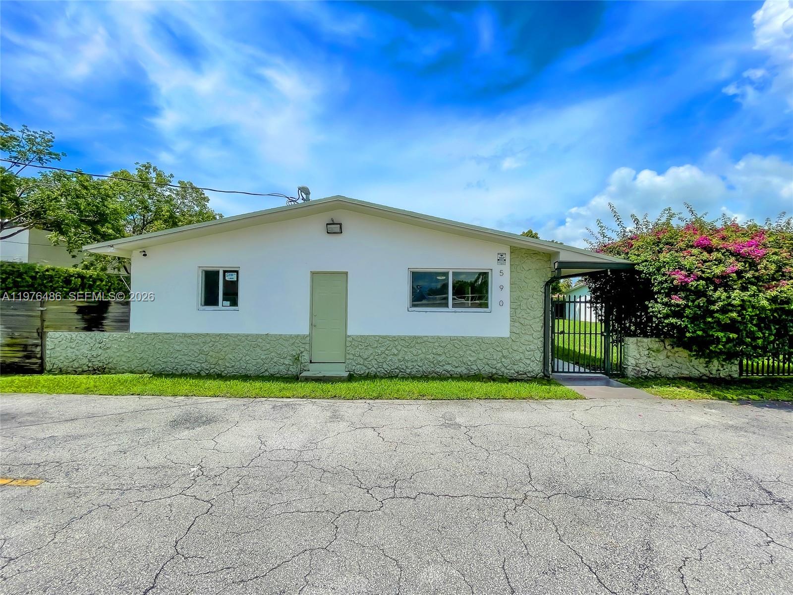 592 NE 150th St #1 Miami, FL 33161