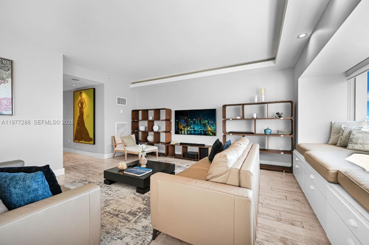 1435 Brickell Ave #3401 Miami, FL 33131