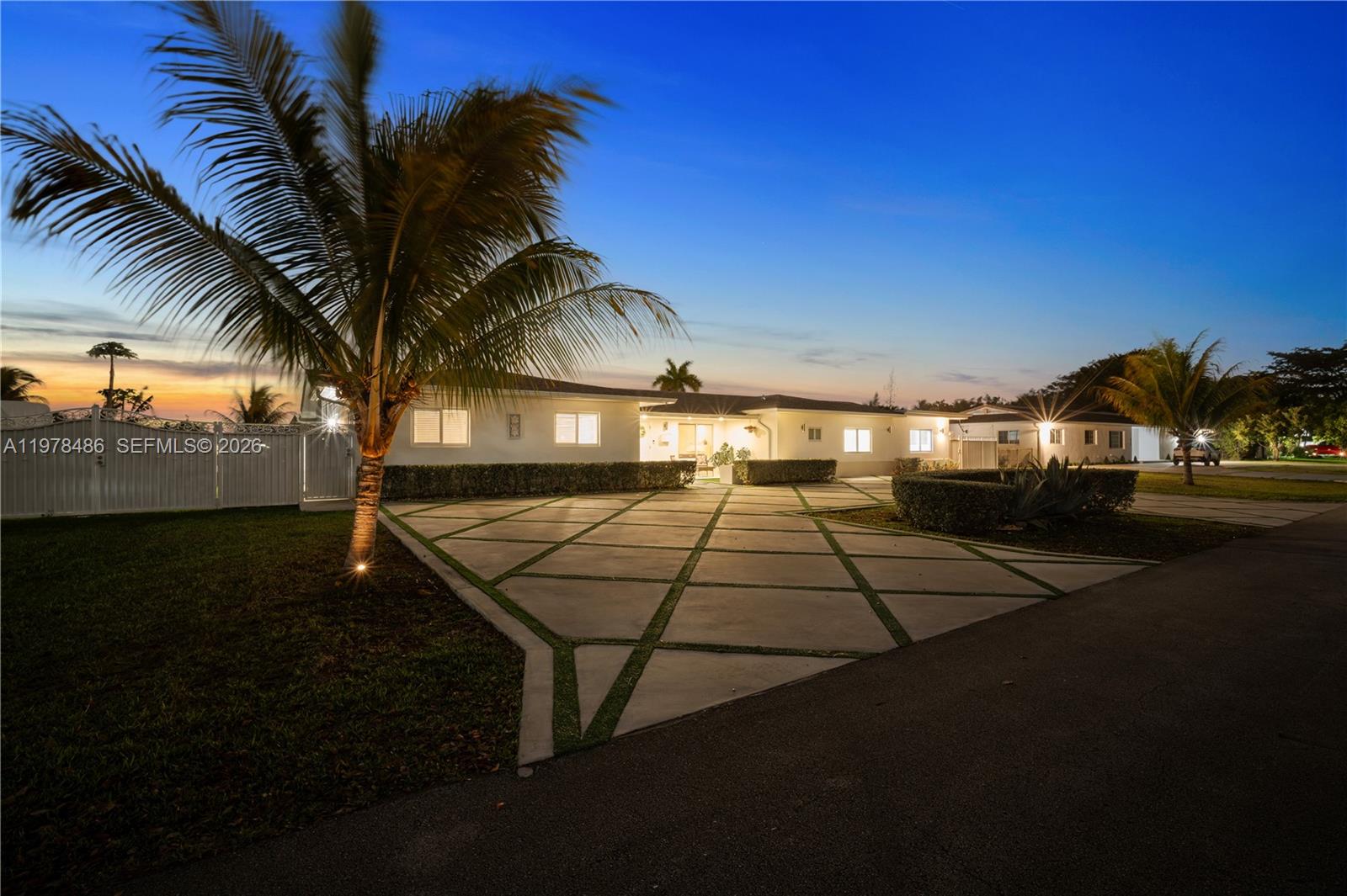 11012 SW 117th St Miami, FL 33176