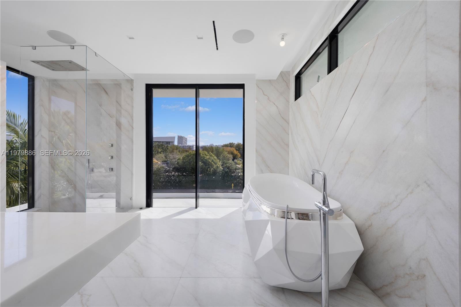 2094 Prairie Ave Miami Beach, FL 33139