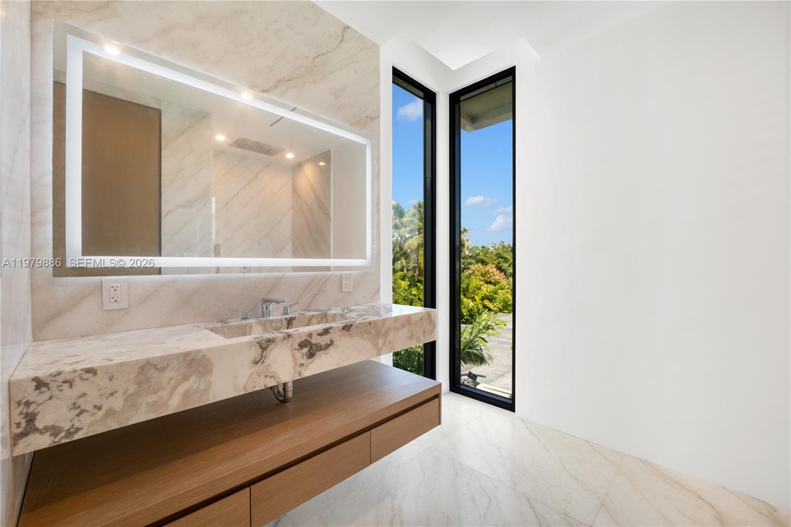 2094 Prairie Ave Miami Beach, FL 33139