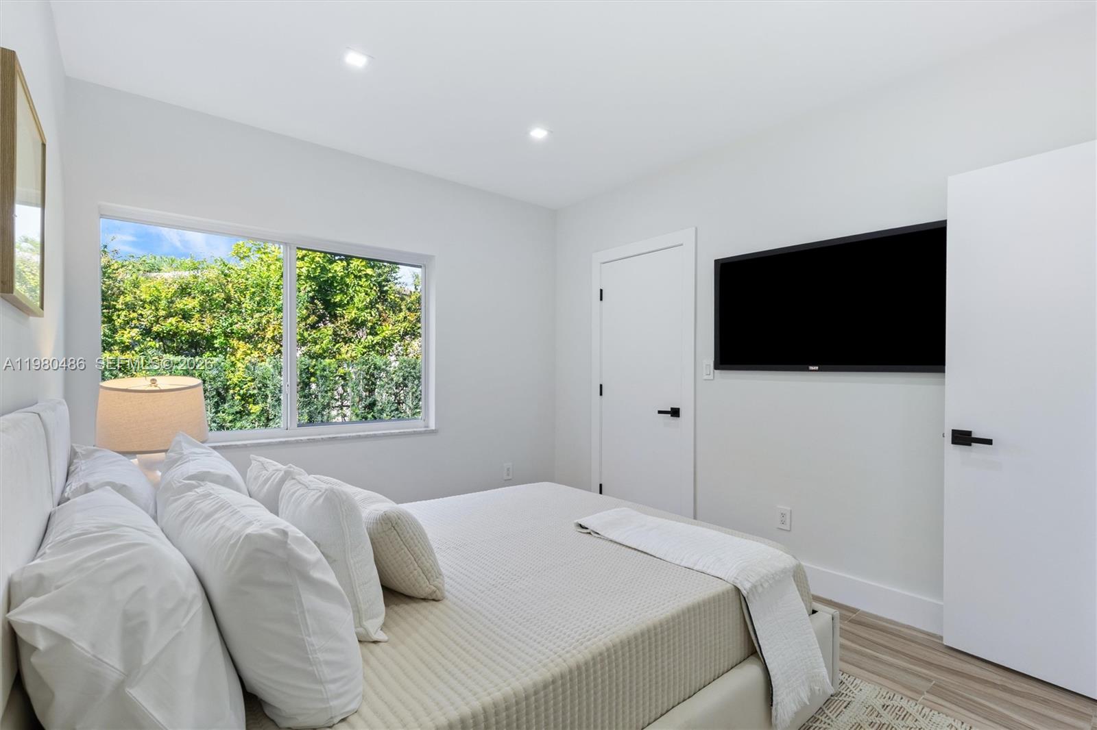 1840 NE 199th St Miami, FL 33179