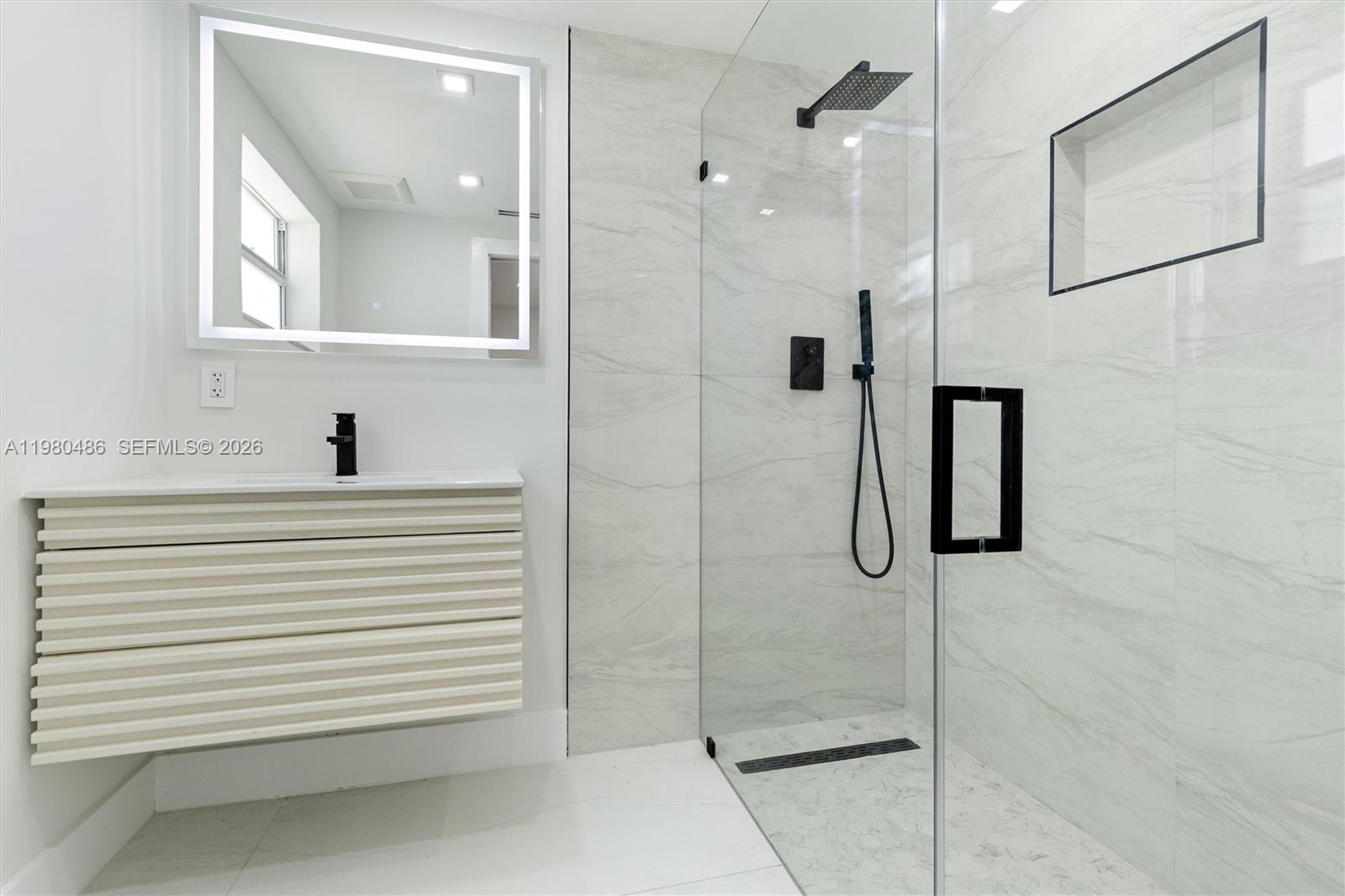 1840 NE 199th St Miami, FL 33179