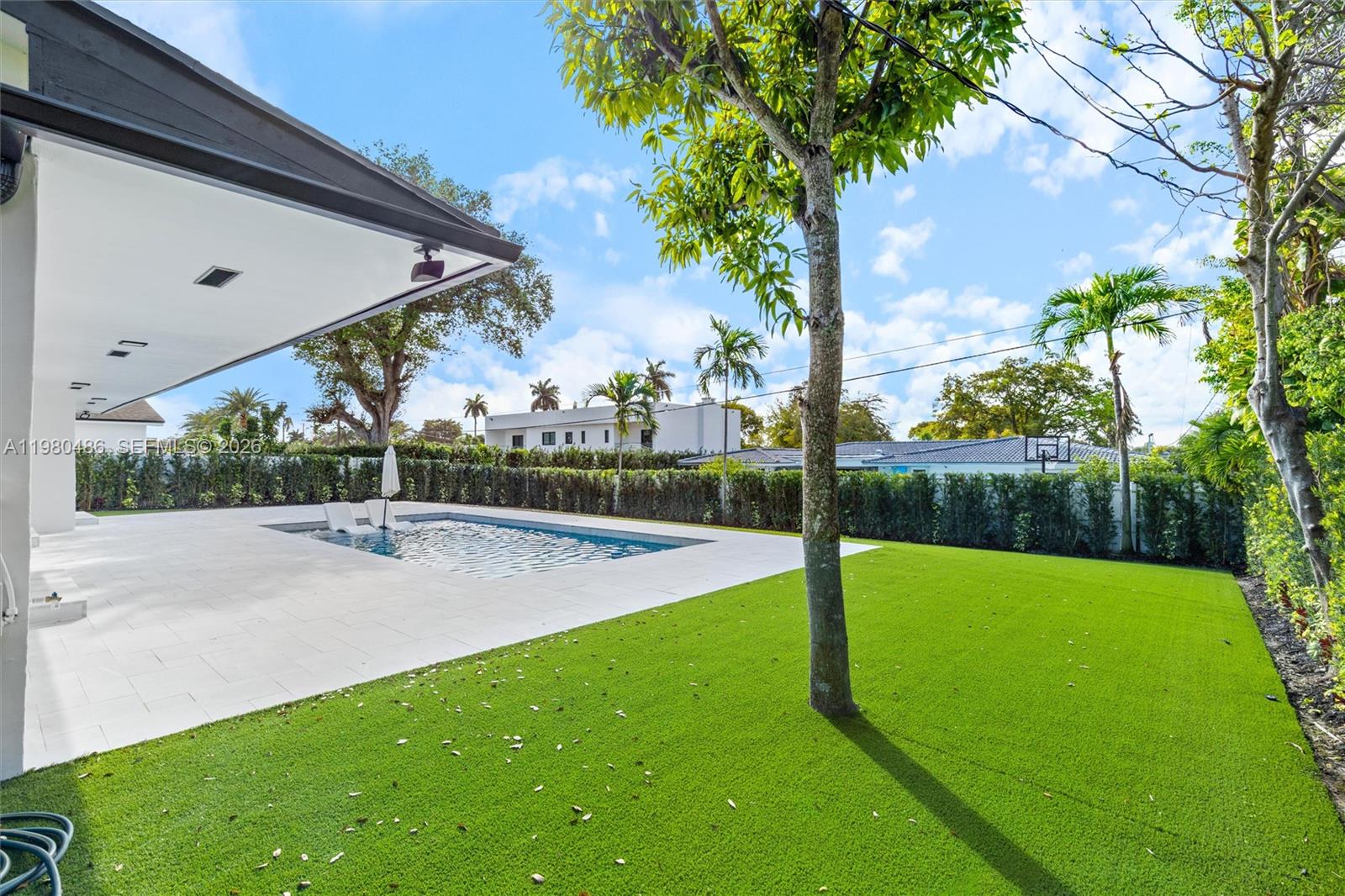 1840 NE 199th St Miami, FL 33179