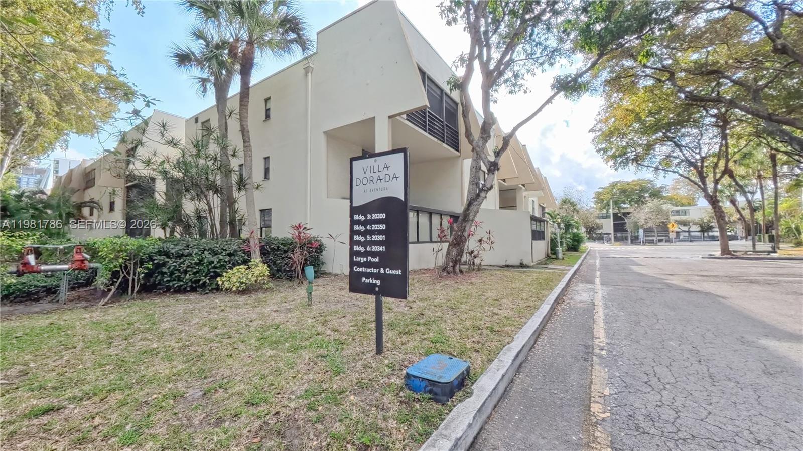 20300 W Country Clb Dr #PH18-3