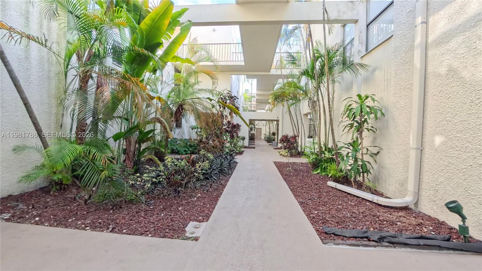20300 W Country Clb Dr #PH18-3 Aventura, FL 33180