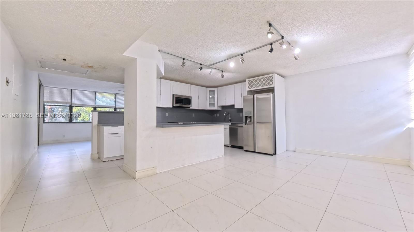 20300 W Country Clb Dr #PH18-3 Aventura, FL 33180