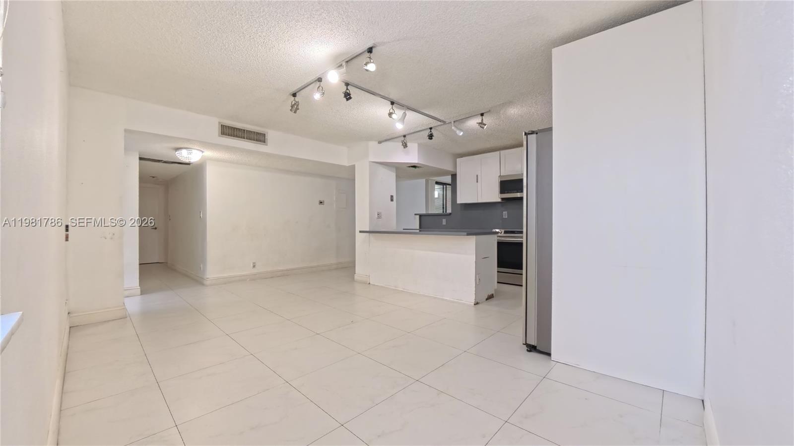 20300 W Country Clb Dr #PH18-3 Aventura, FL 33180