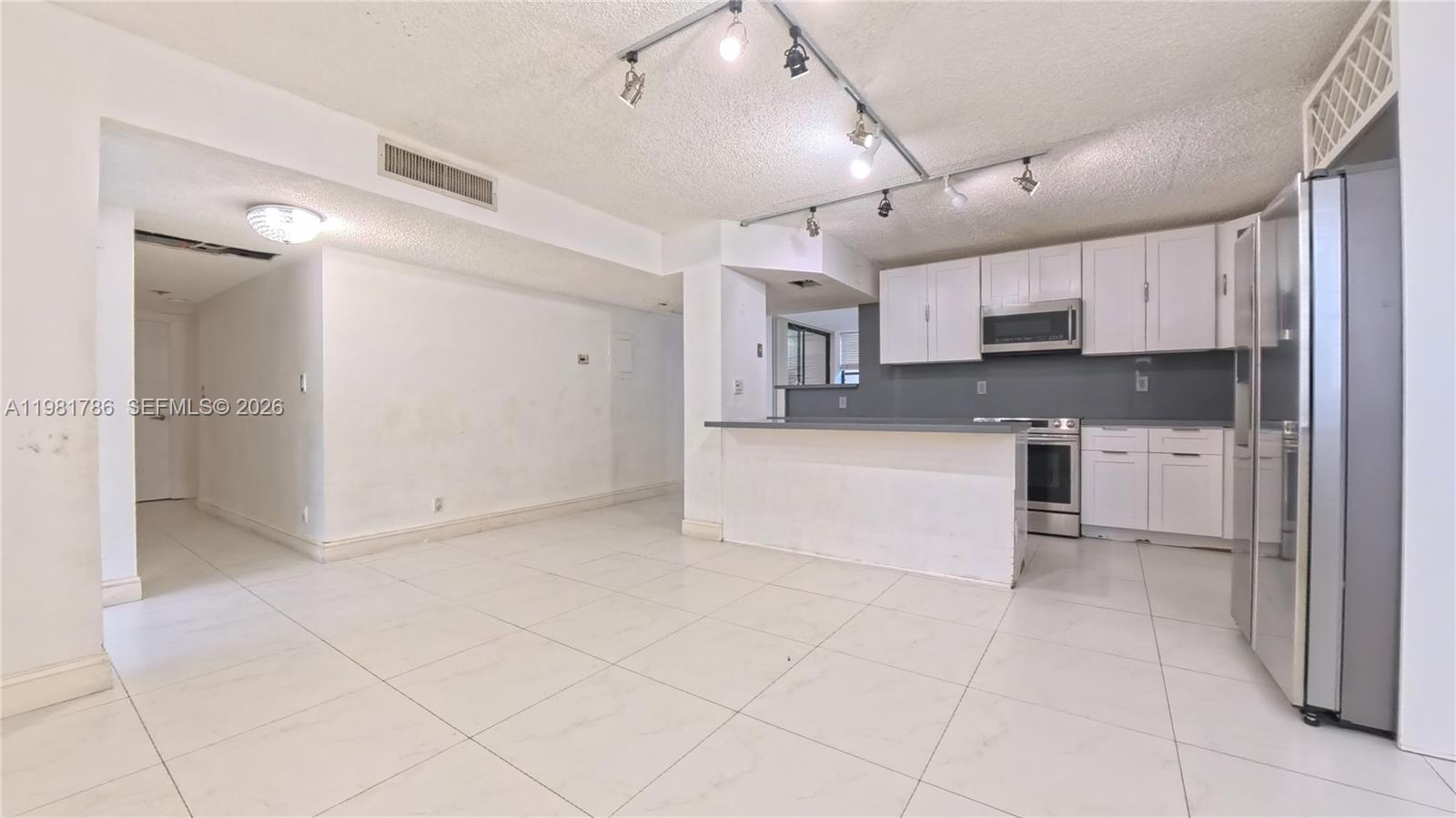 20300 W Country Clb Dr #PH18-3 Aventura, FL 33180