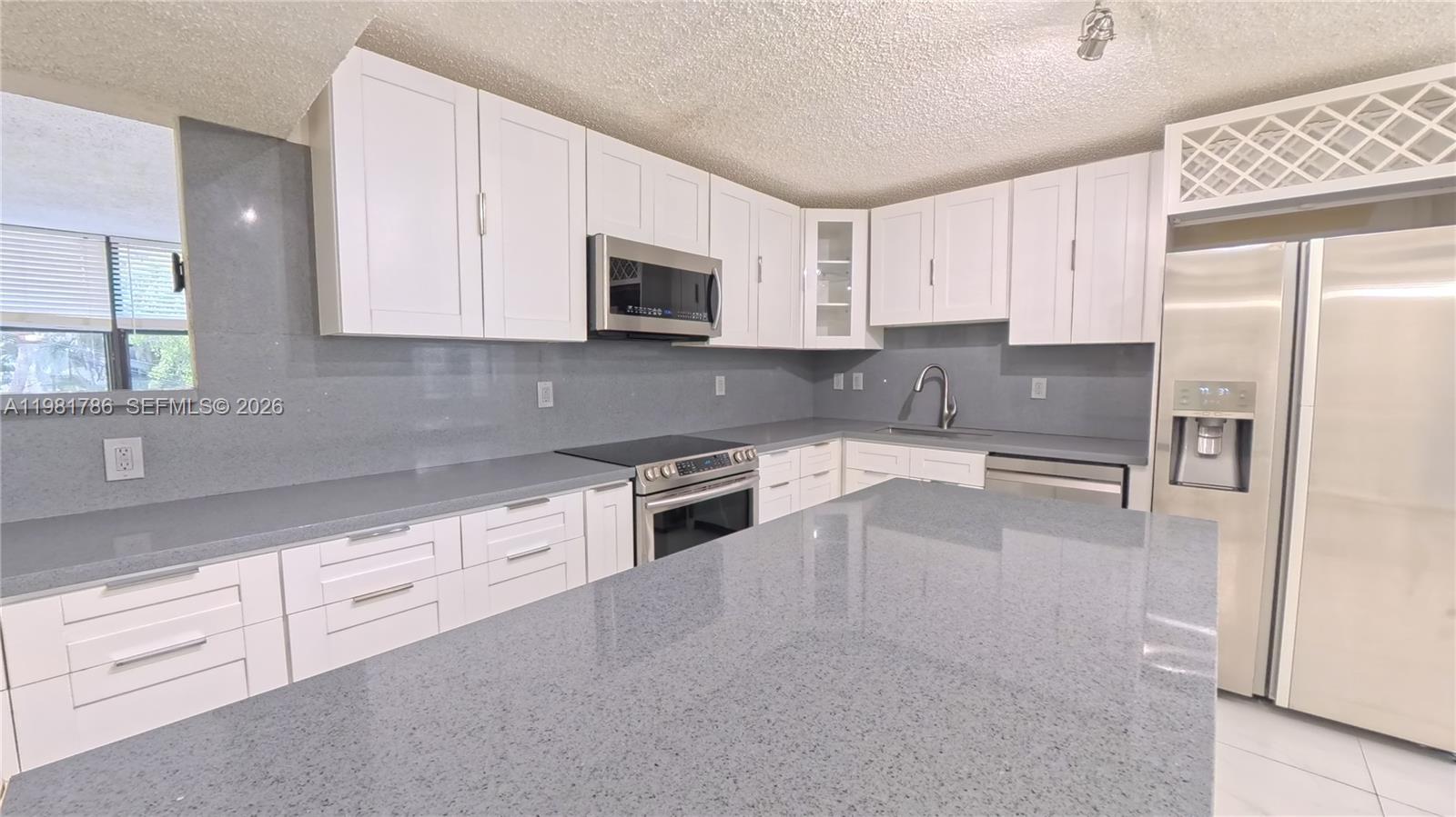 20300 W Country Clb Dr #PH18-3 Aventura, FL 33180