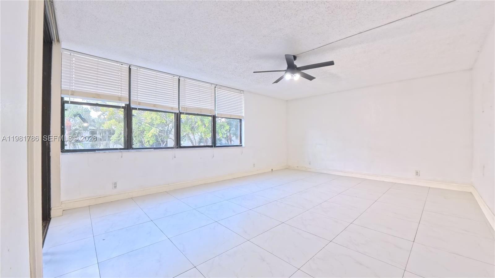 20300 W Country Clb Dr #PH18-3 Aventura, FL 33180