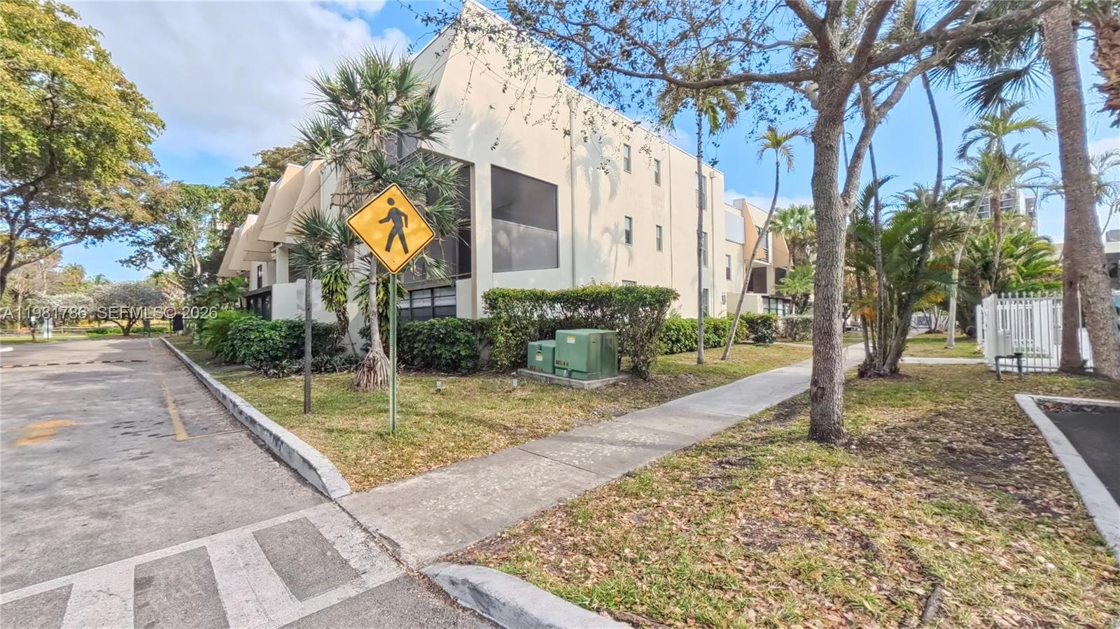 20300 W Country Clb Dr #PH18-3 Aventura, FL 33180
