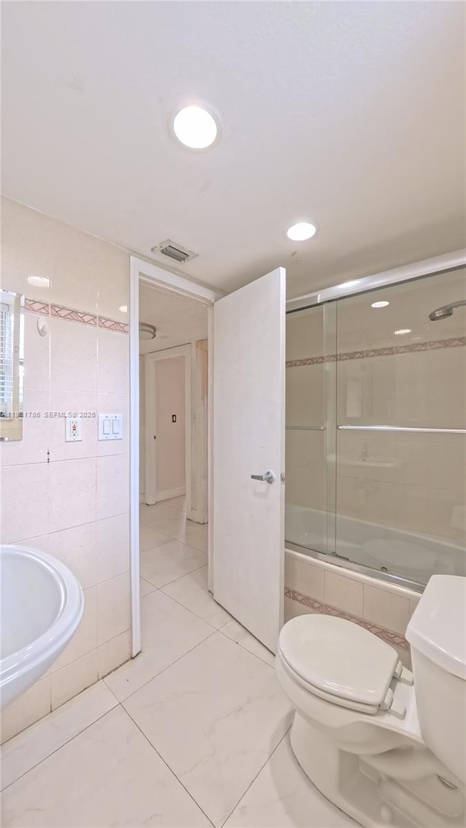 20300 W Country Clb Dr #PH18-3 Aventura, FL 33180