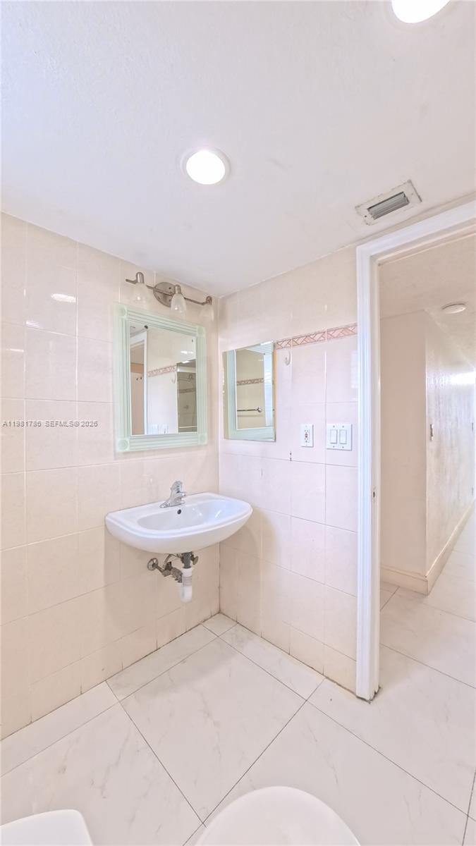 20300 W Country Clb Dr #PH18-3 Aventura, FL 33180
