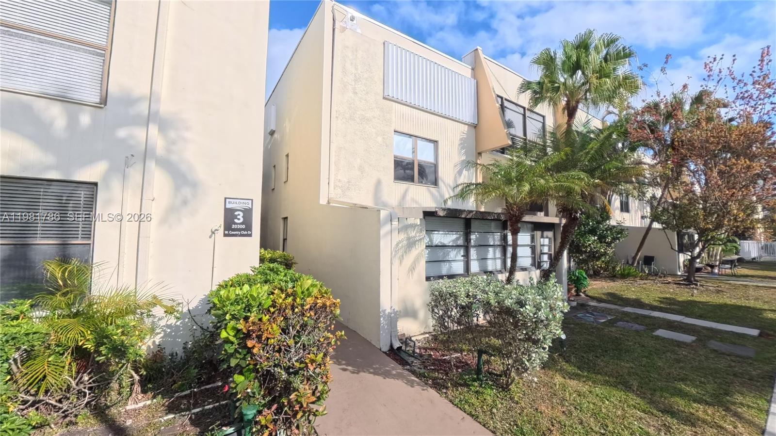 20300 W Country Clb Dr #PH18-3 Aventura, FL 33180