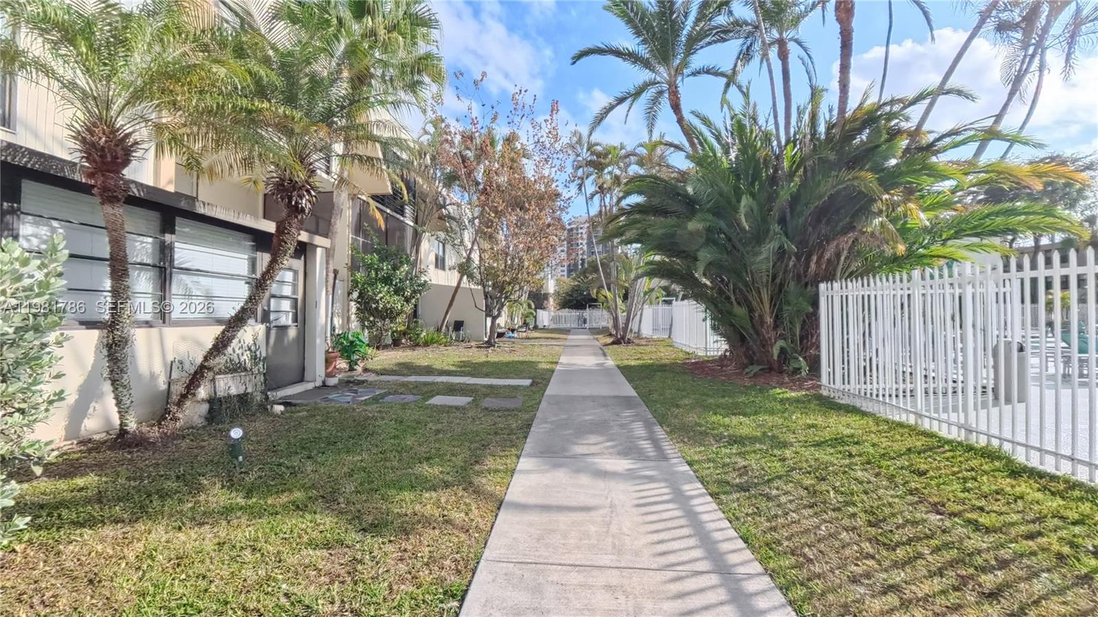 20300 W Country Clb Dr #PH18-3 Aventura, FL 33180