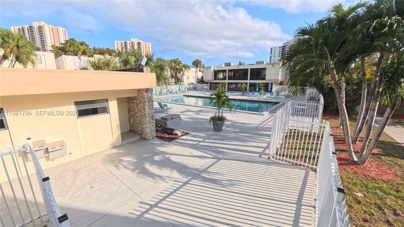 20300 W Country Clb Dr #PH18-3 Aventura, FL 33180