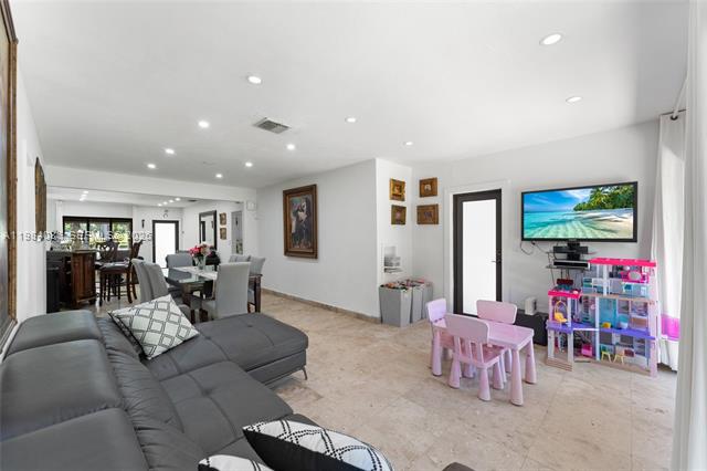 2054 Alton Rd Miami Beach, FL 33140