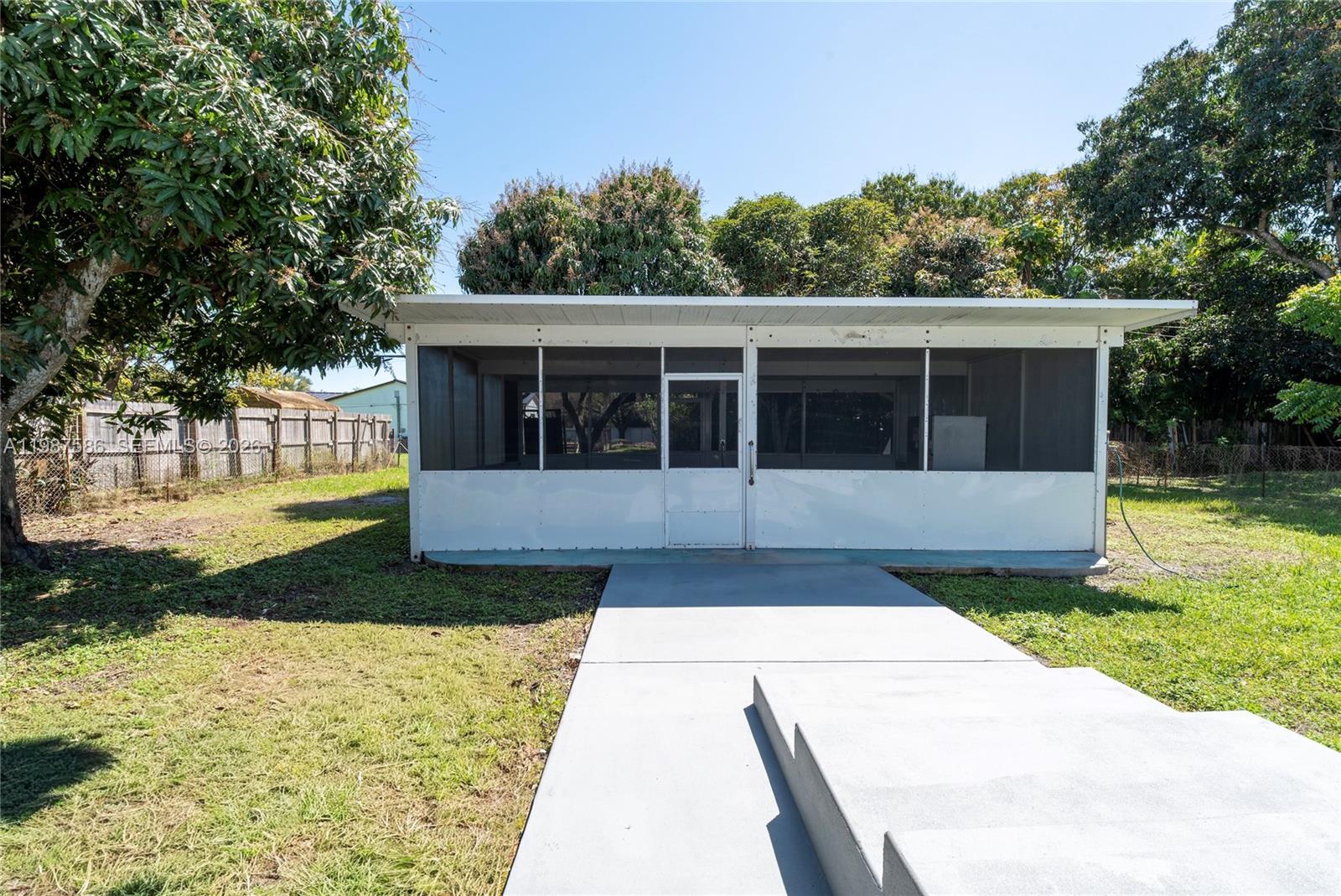 220 NW 144th St Miami, FL 33168