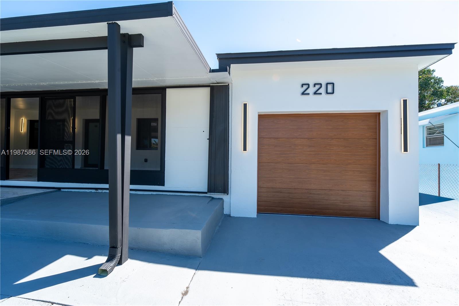 220 NW 144th St Miami, FL 33168