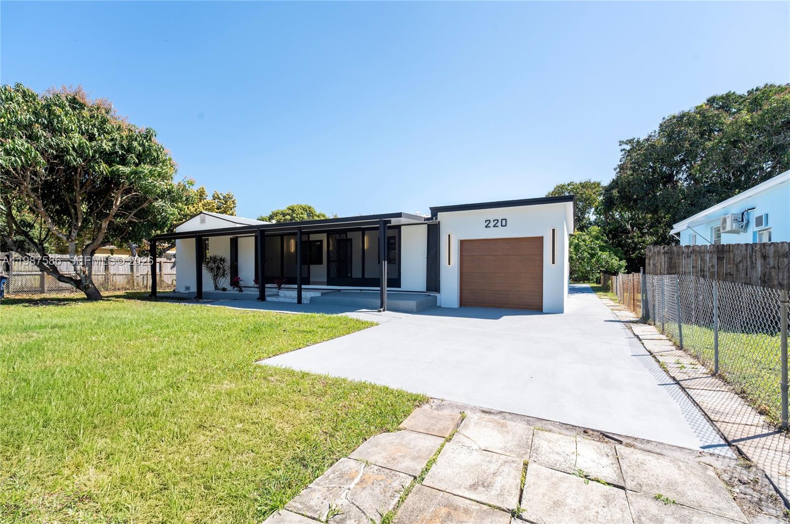 220 NW 144th St Miami, FL 33168