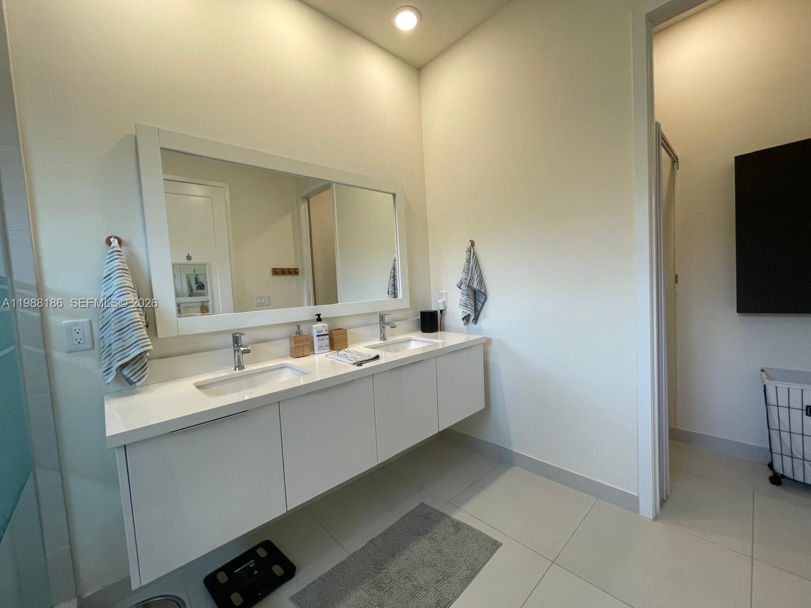 10460 NW 67th St Doral, FL 33178