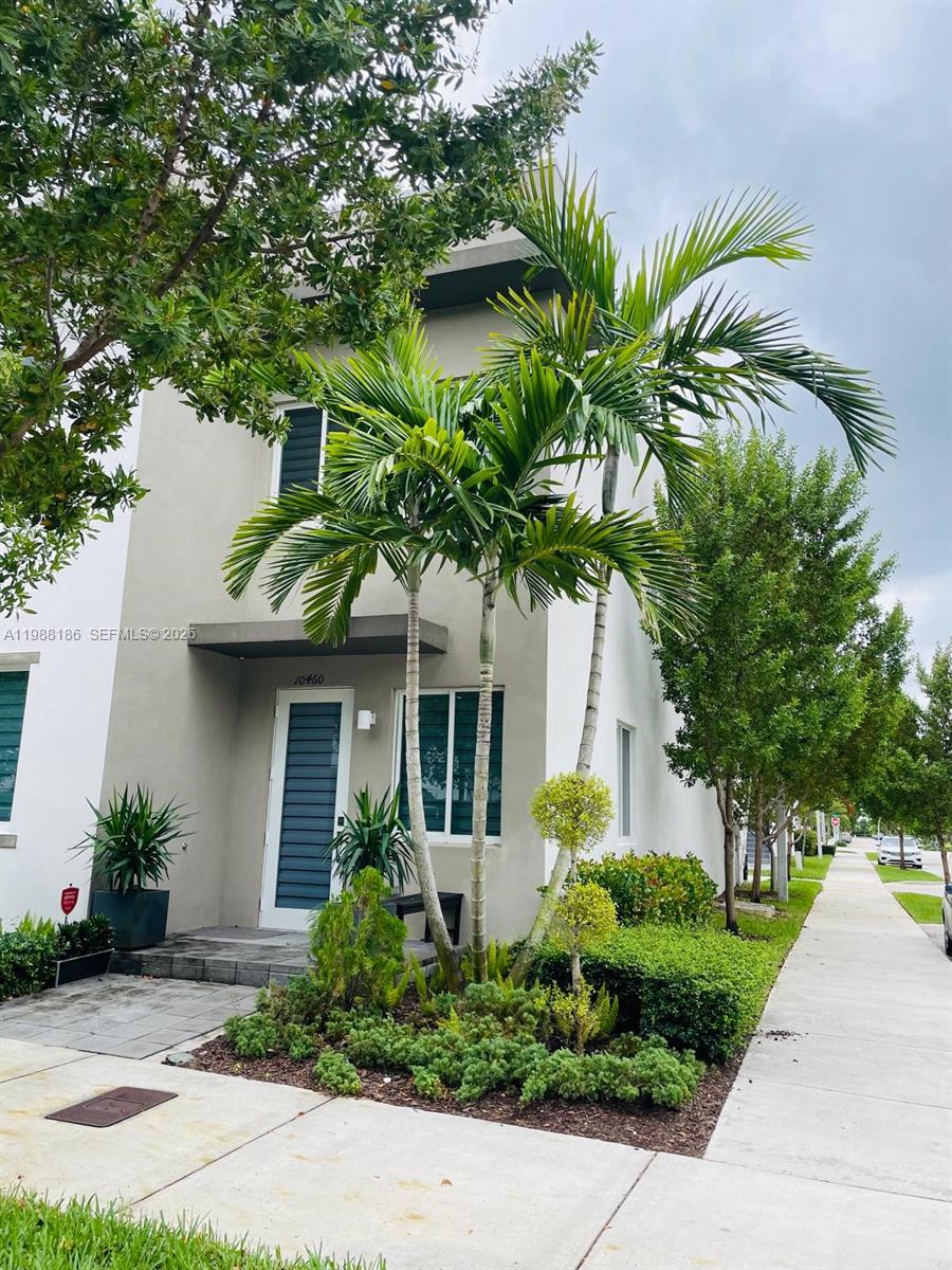 10460 NW 67th St Doral, FL 33178