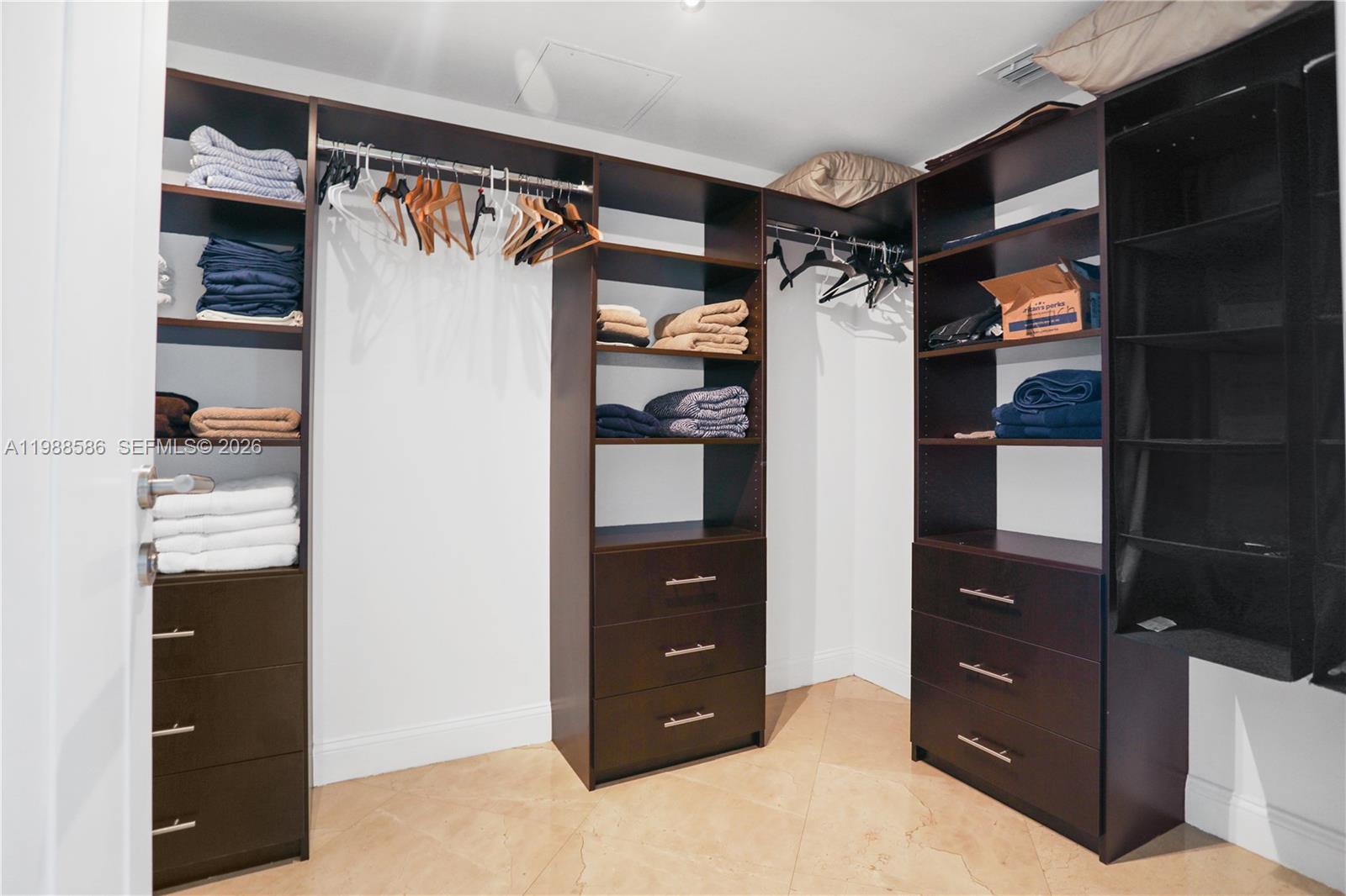 image Beach Club 218