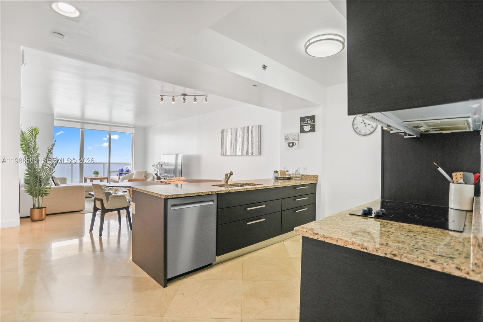 image Beach Club 244