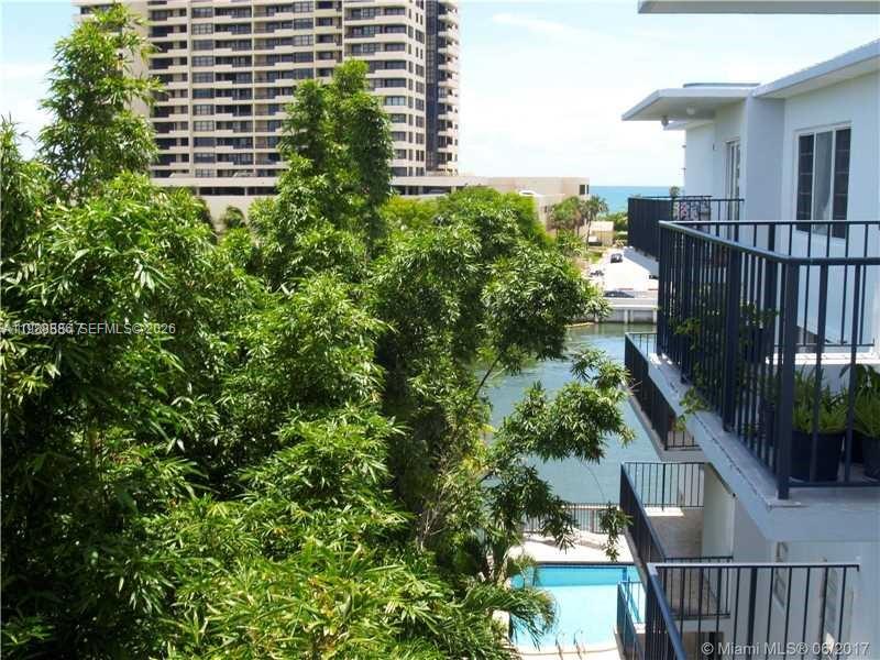 2455 Flamingo Dr #504 Miami Beach, FL 33140