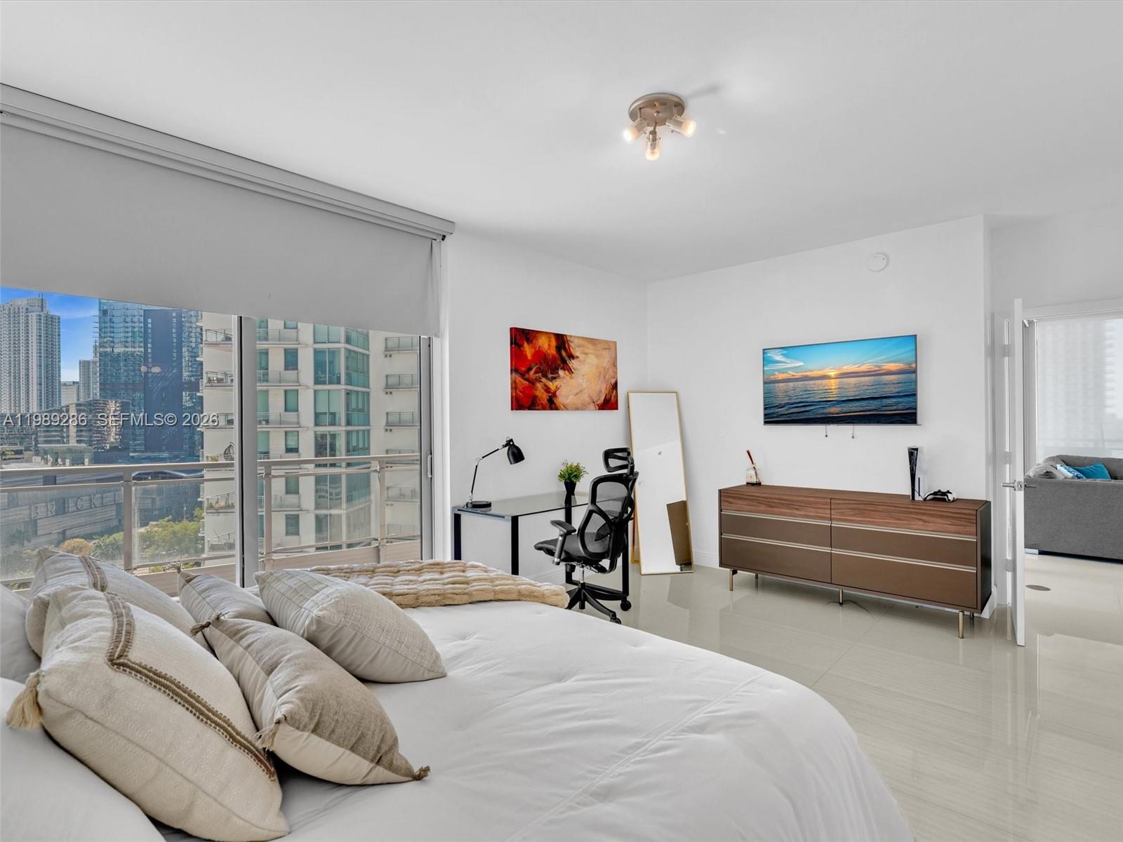 90 SW 3rd St #2013 Miami, FL 33130