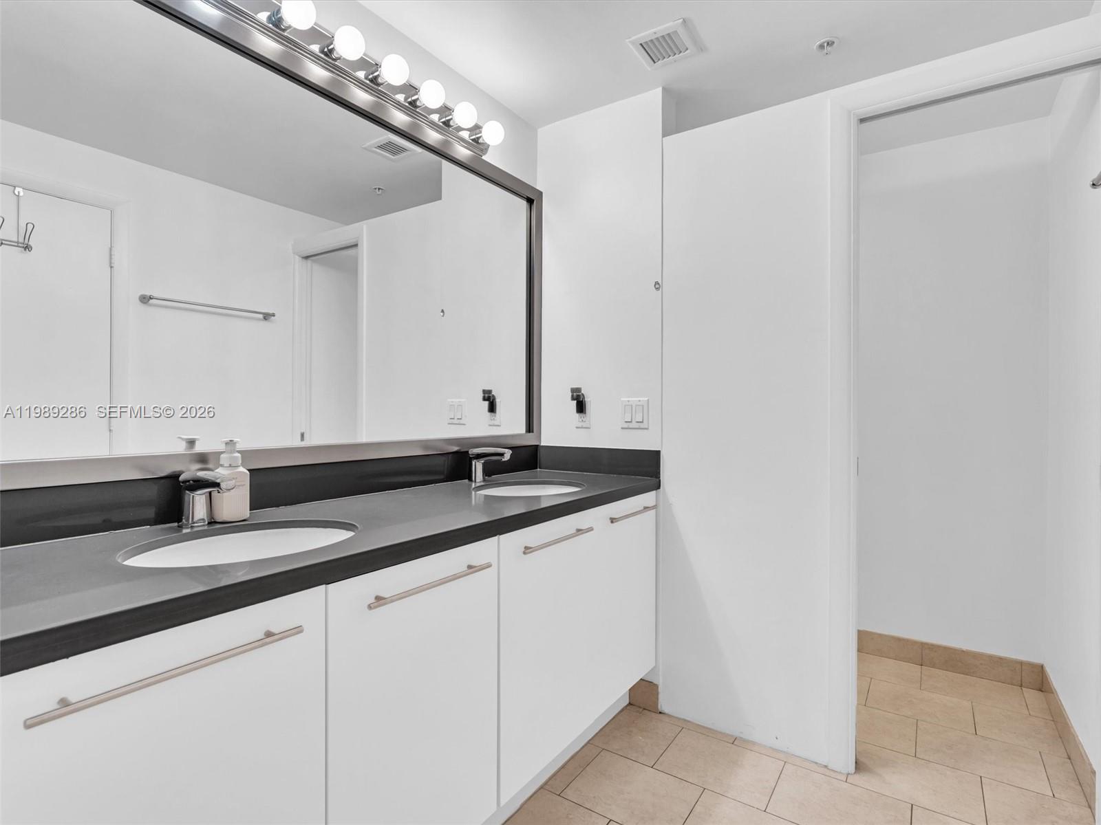 90 SW 3rd St #2013 Miami, FL 33130