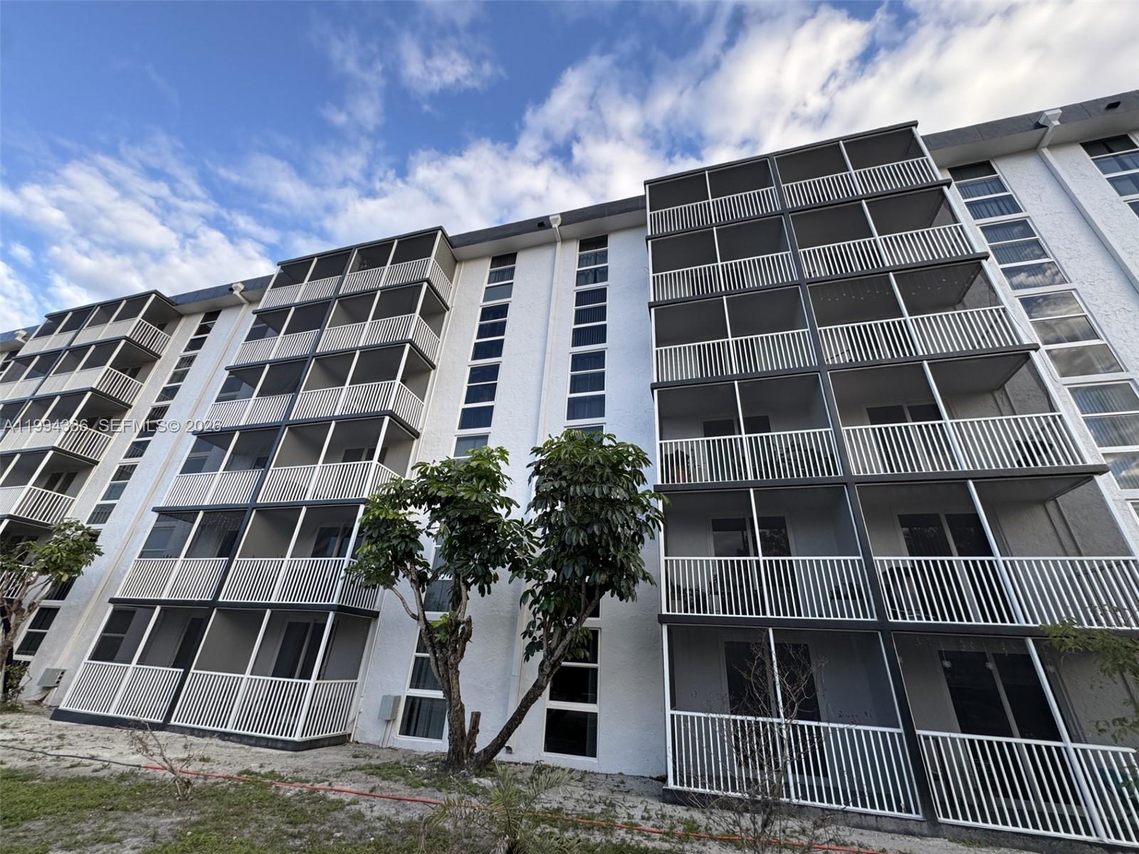 16950 W Dixie Hwy #127 North Miami Beach, FL 33160