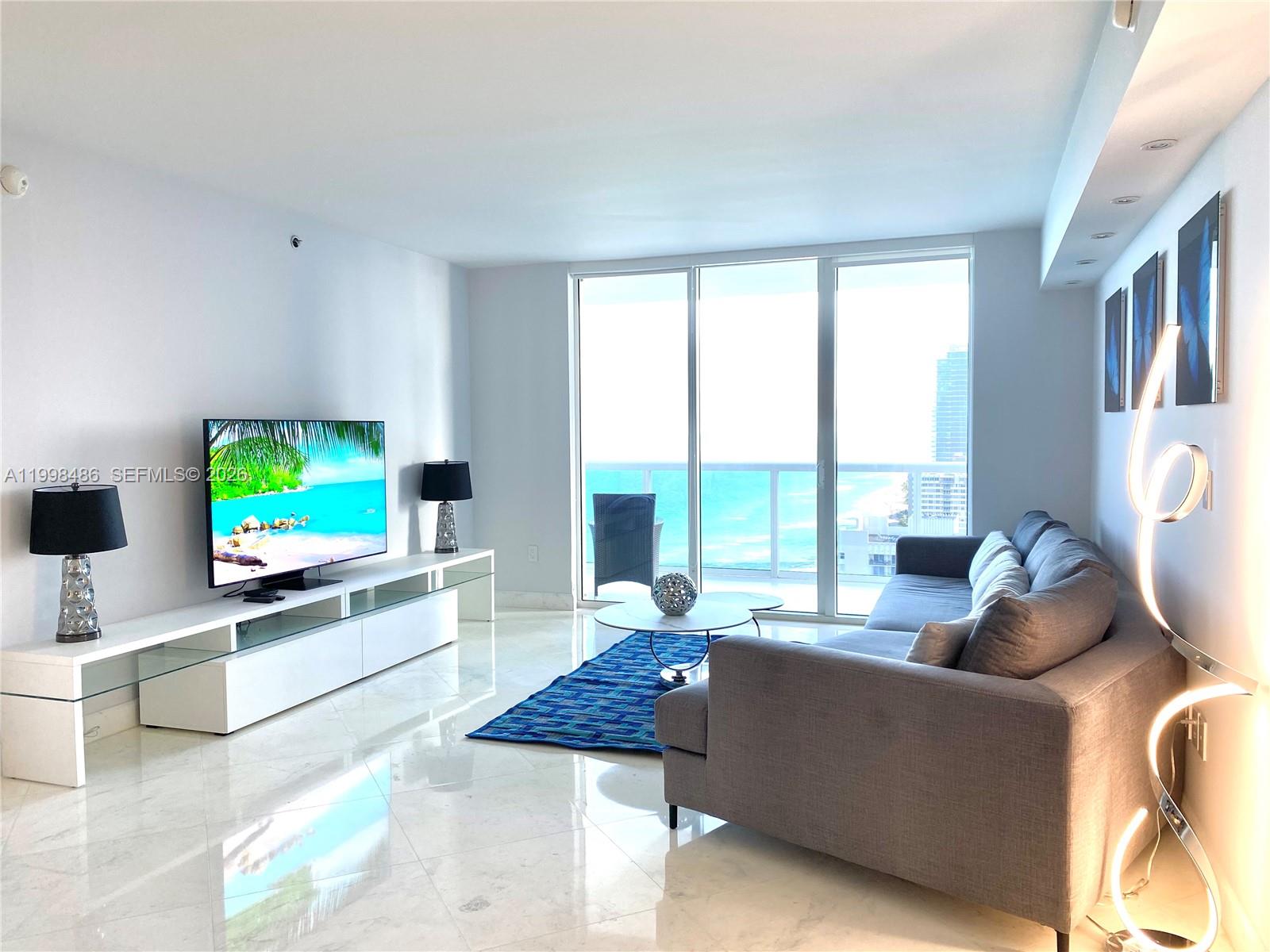 image Beach Club 210