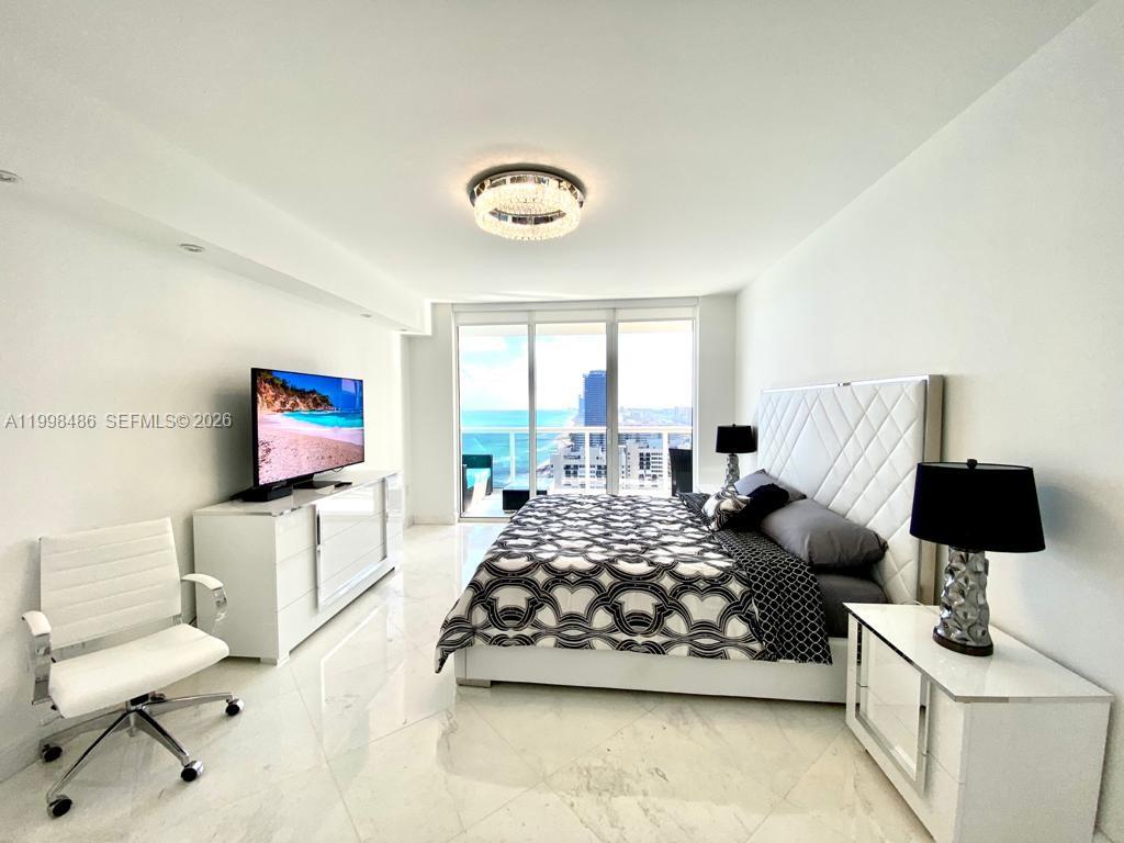 image Beach Club 213