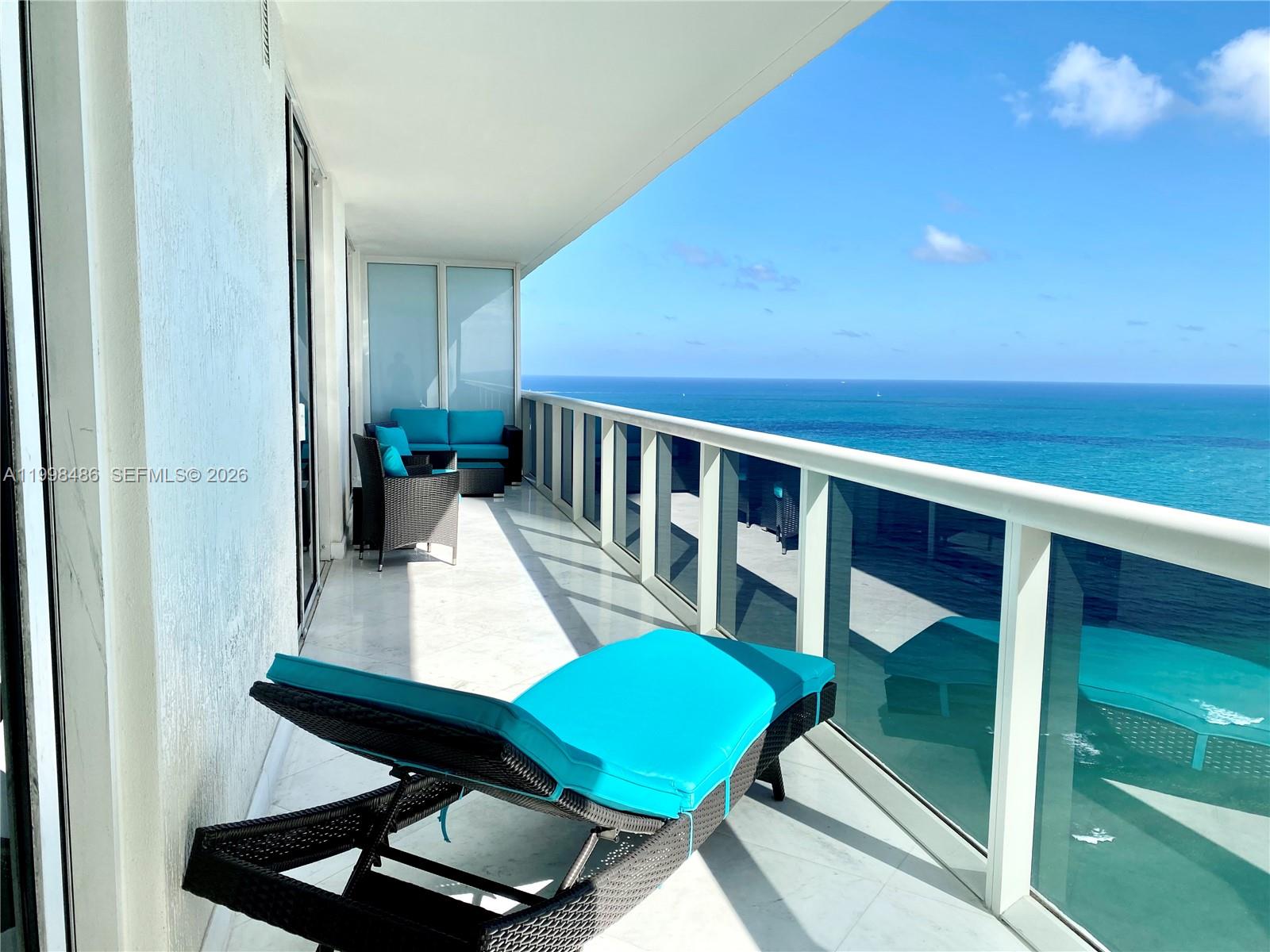 image Beach Club 21