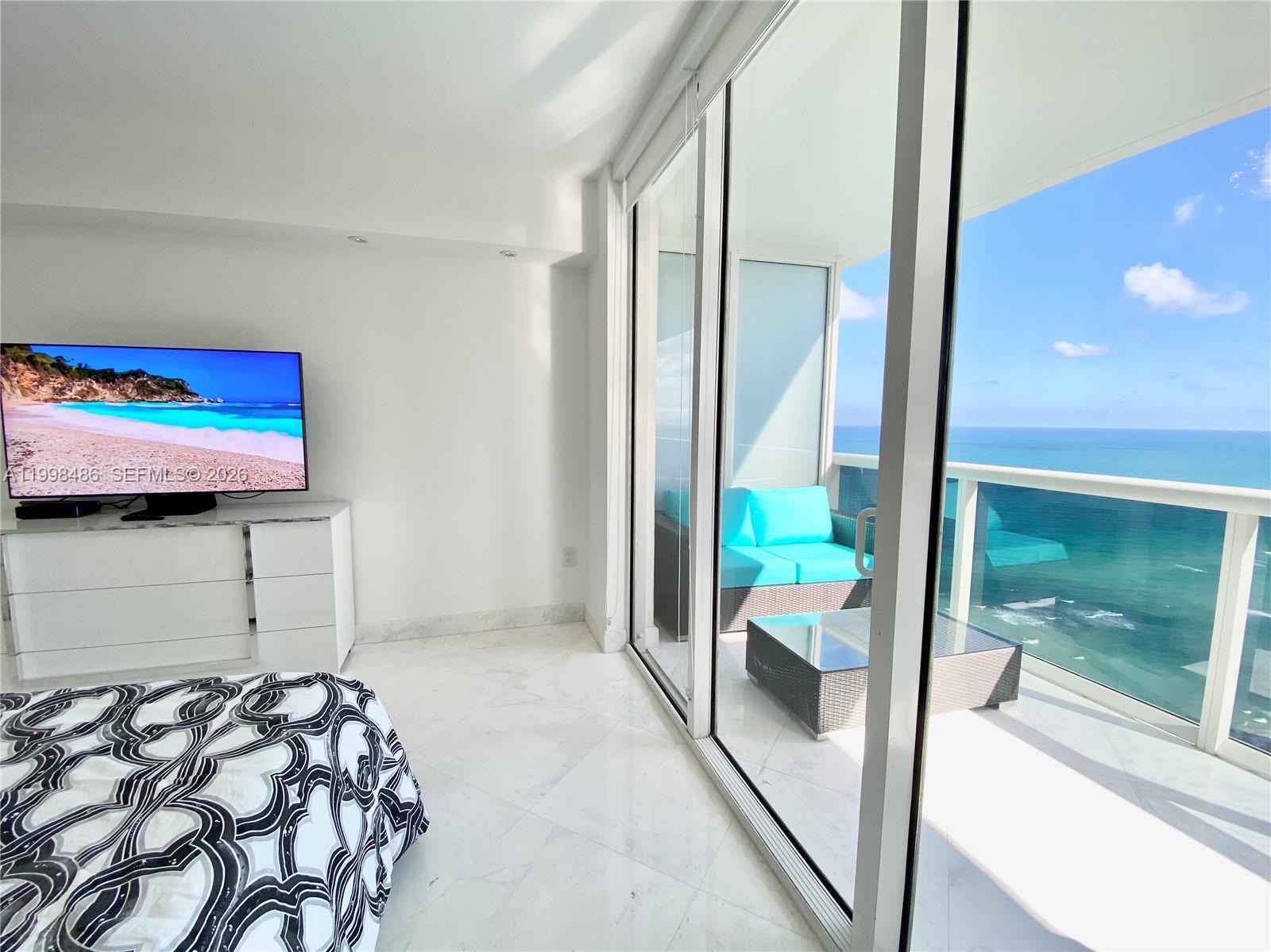 image Beach Club 219