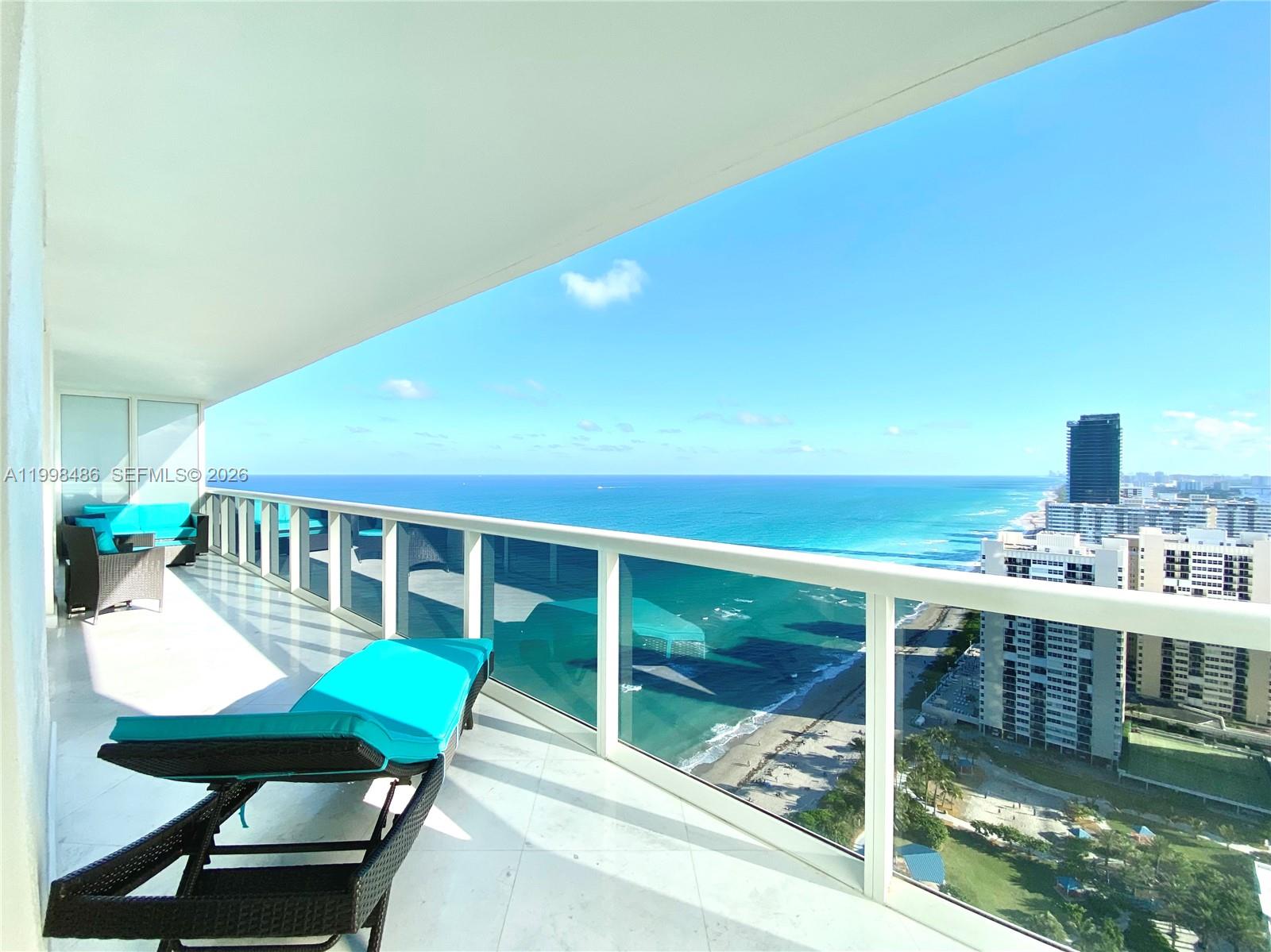 image Beach Club 220