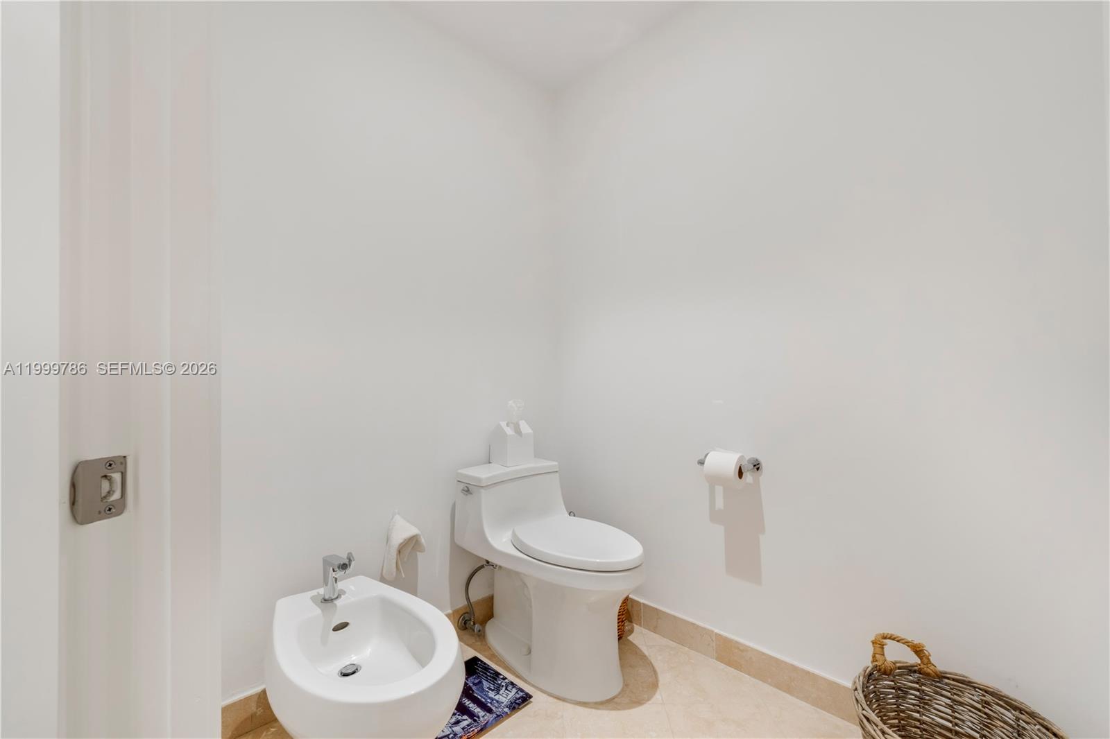 789 Crandon Blvd #1003 Key Biscayne, FL 33149