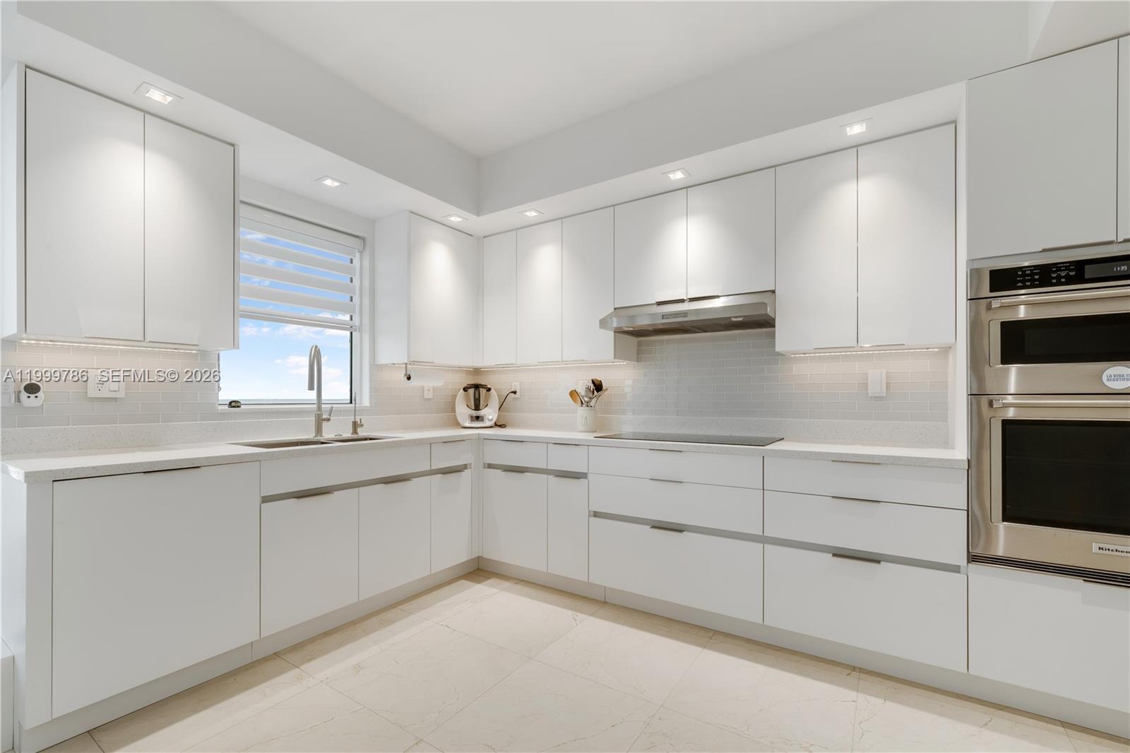 789 Crandon Blvd #1003 Key Biscayne, FL 33149