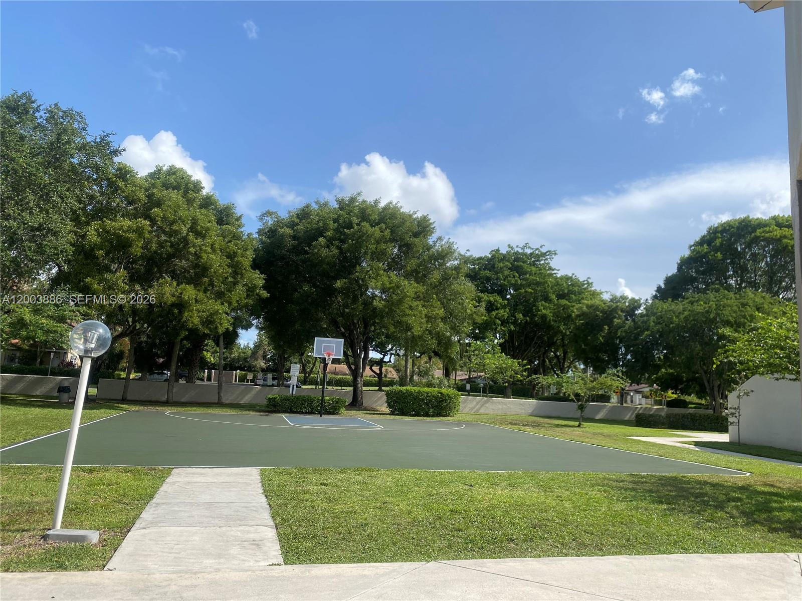 514 Gardens Dr #101