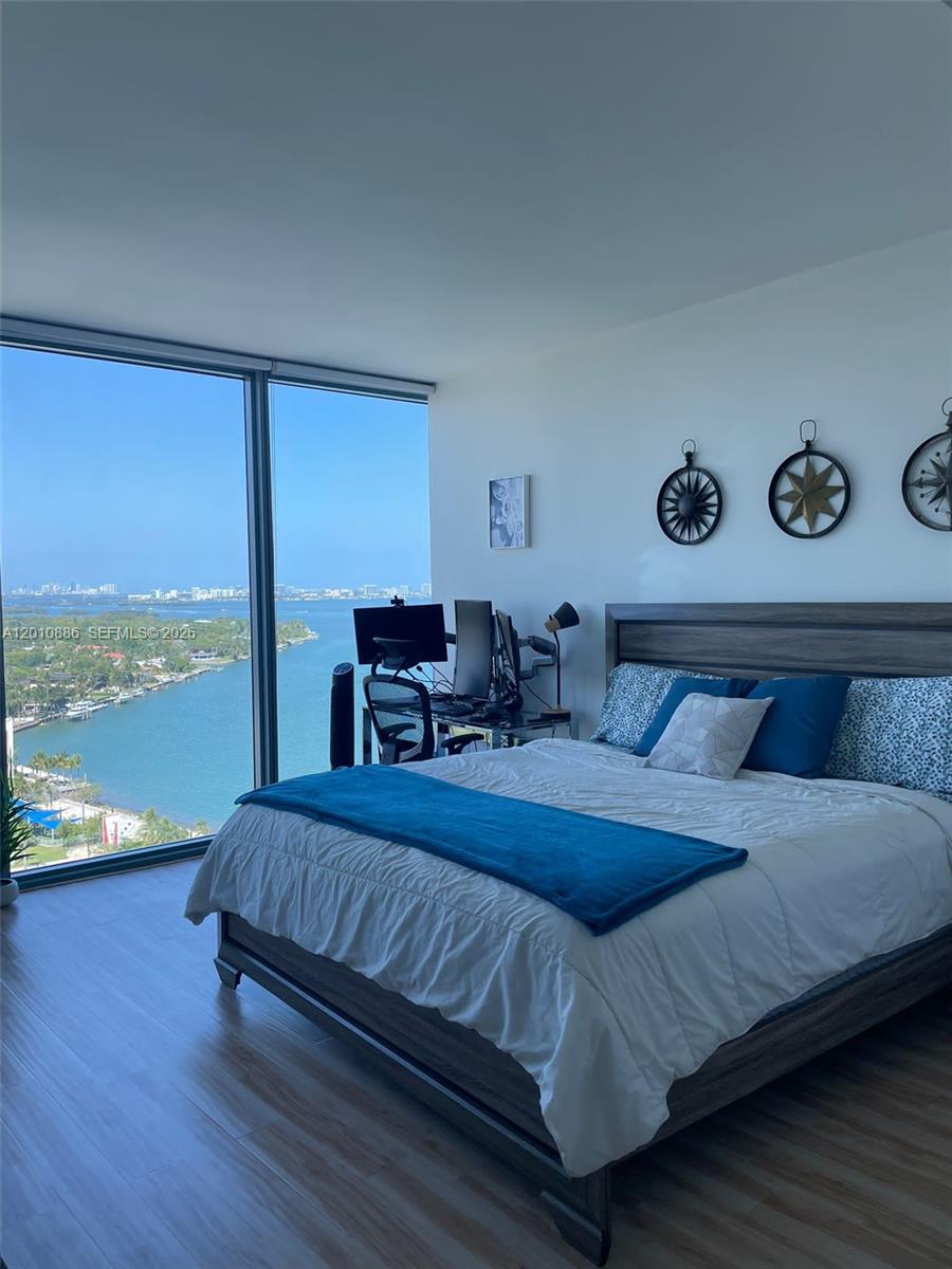 image Blue on the Bay10