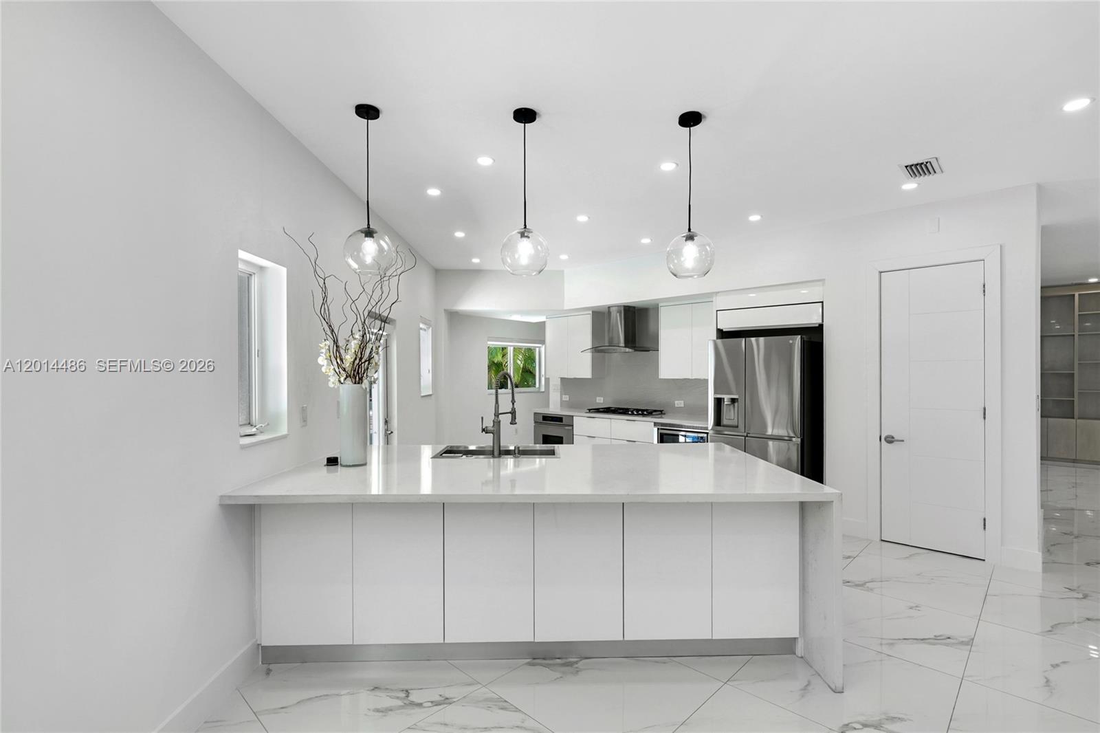 711 Sunset Dr Coral Gables, FL 33143