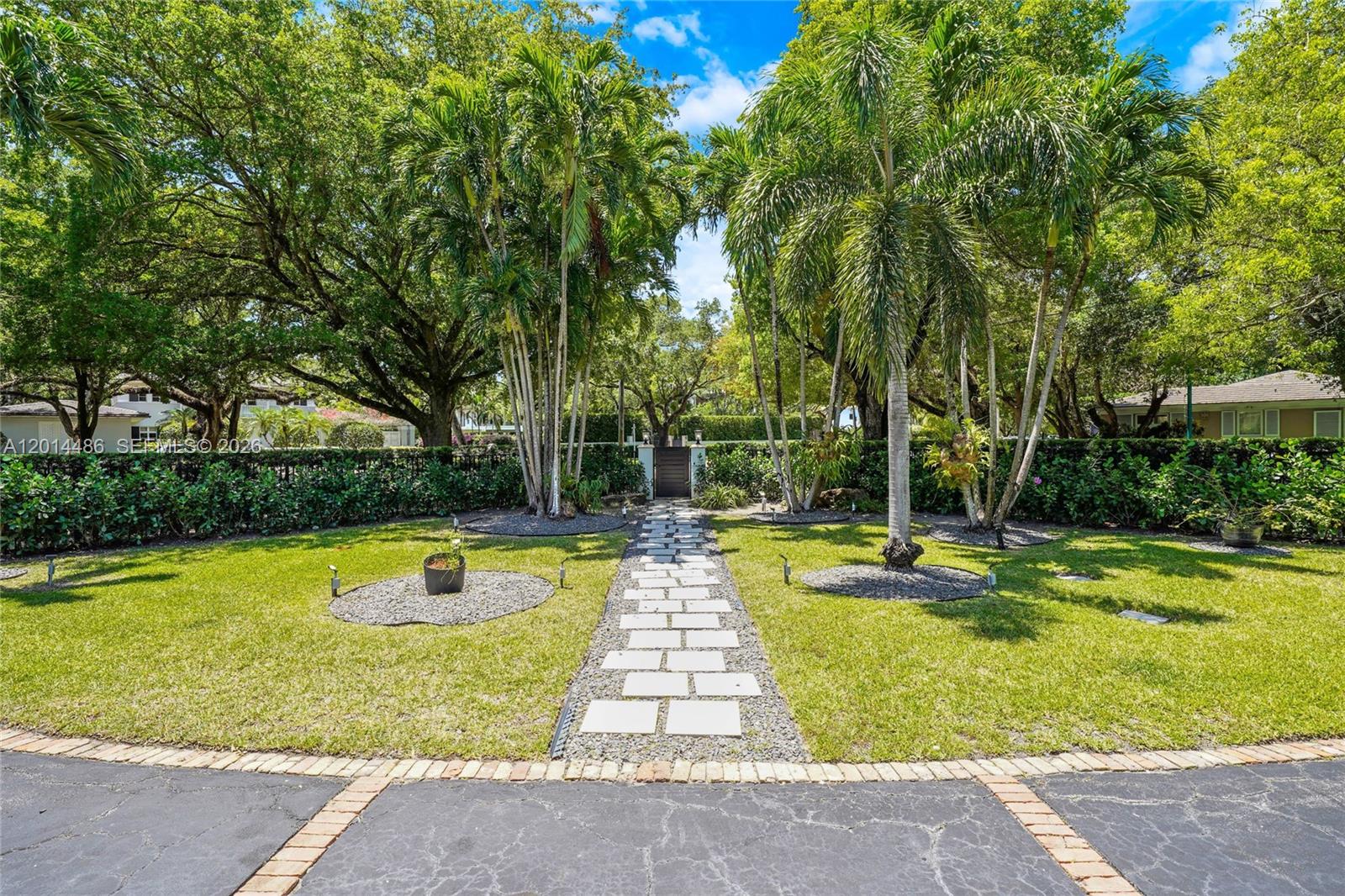 711 Sunset Dr Coral Gables, FL 33143
