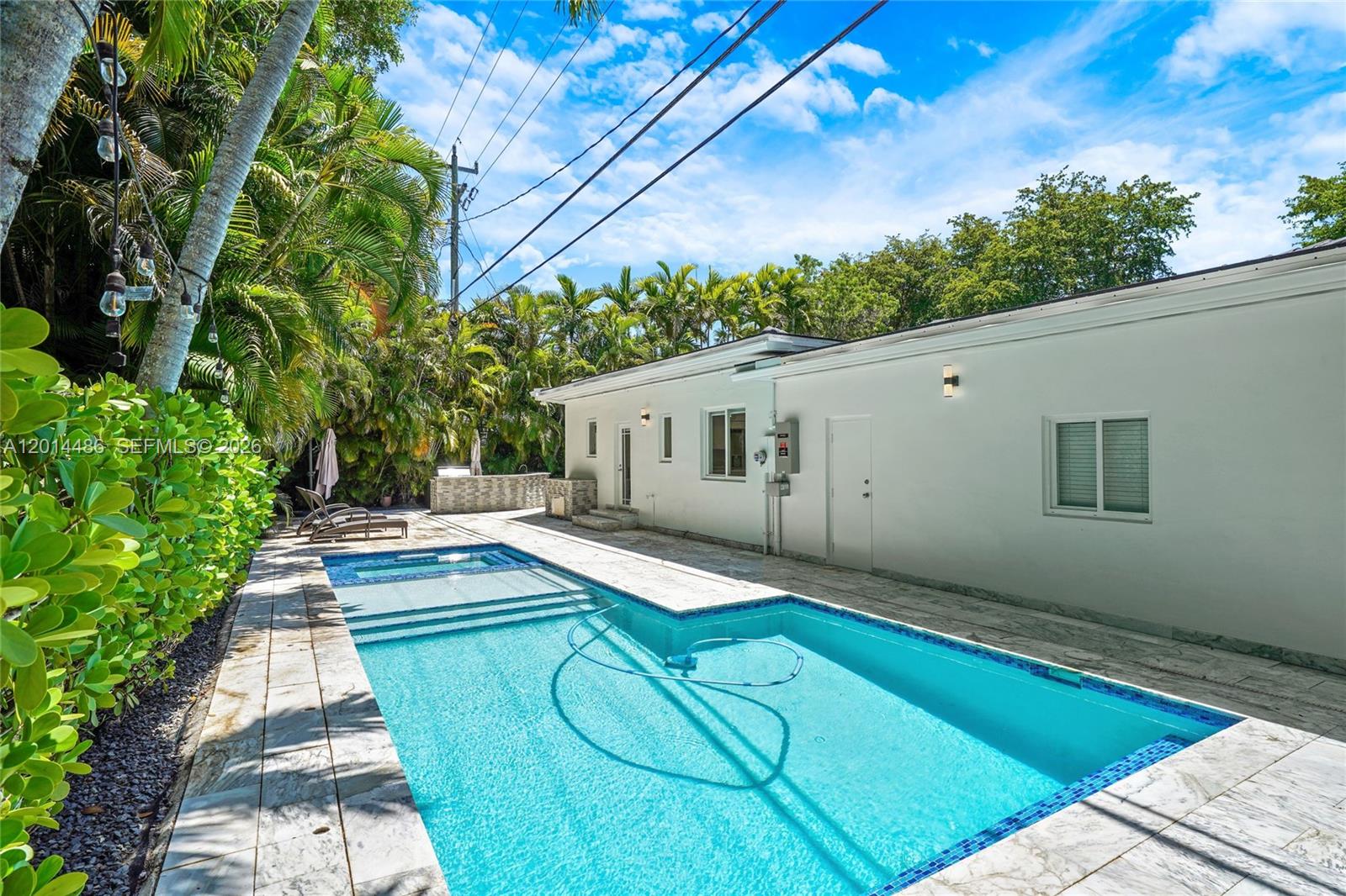 711 Sunset Dr Coral Gables, FL 33143