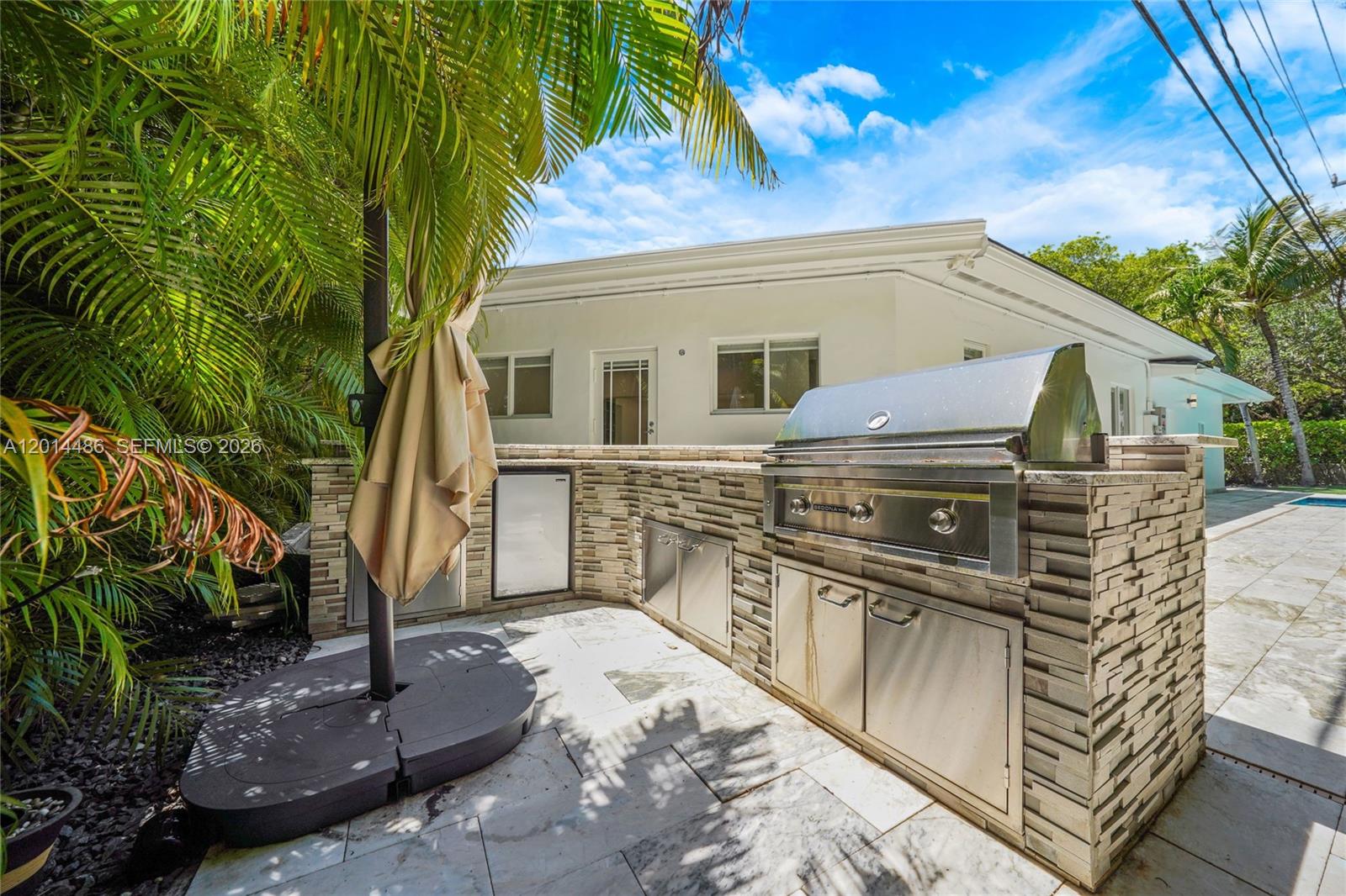 711 Sunset Dr Coral Gables, FL 33143
