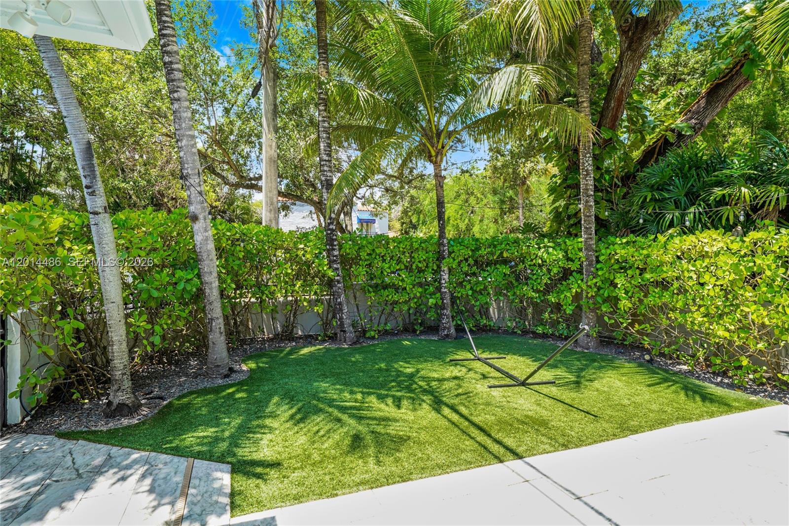 711 Sunset Dr Coral Gables, FL 33143