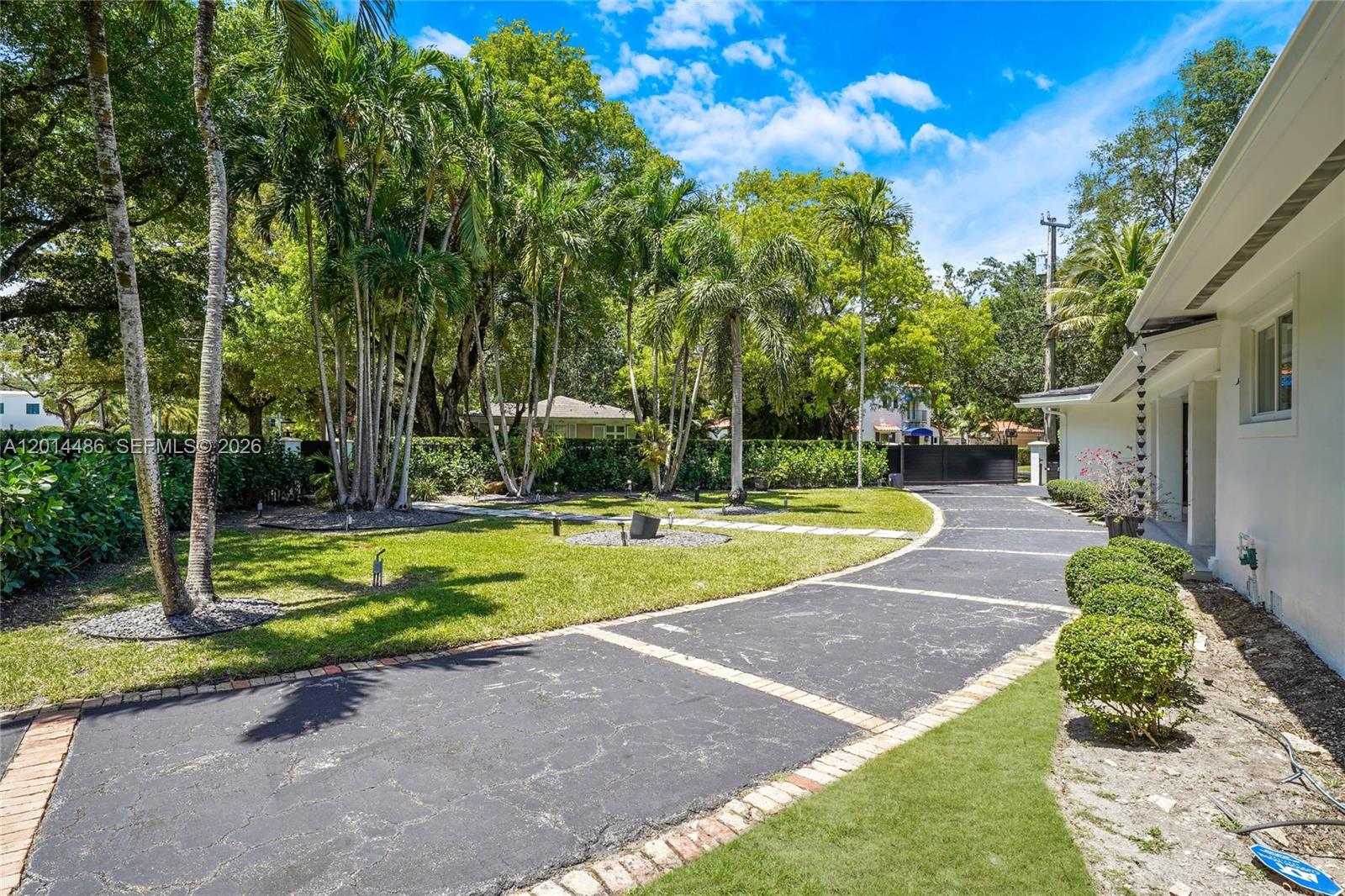 711 Sunset Dr Coral Gables, FL 33143