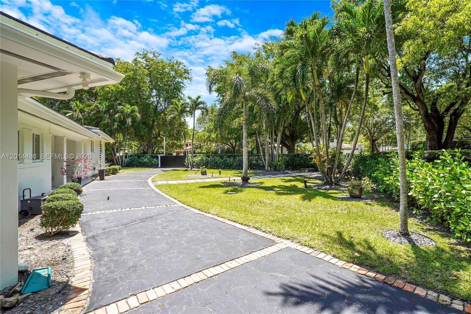 711 Sunset Dr Coral Gables, FL 33143