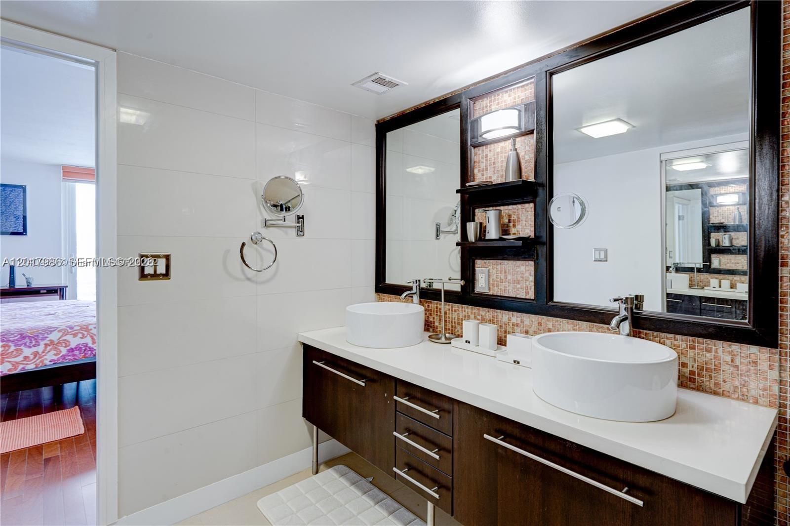 image Arlen House East15